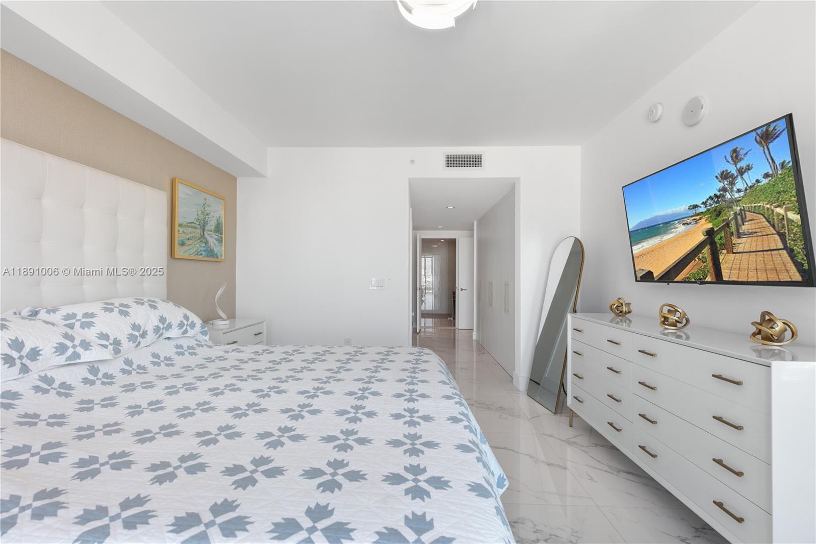 4-1607 3 / 4 1892 sq. ft. $ 2025-10-06 0 Photo