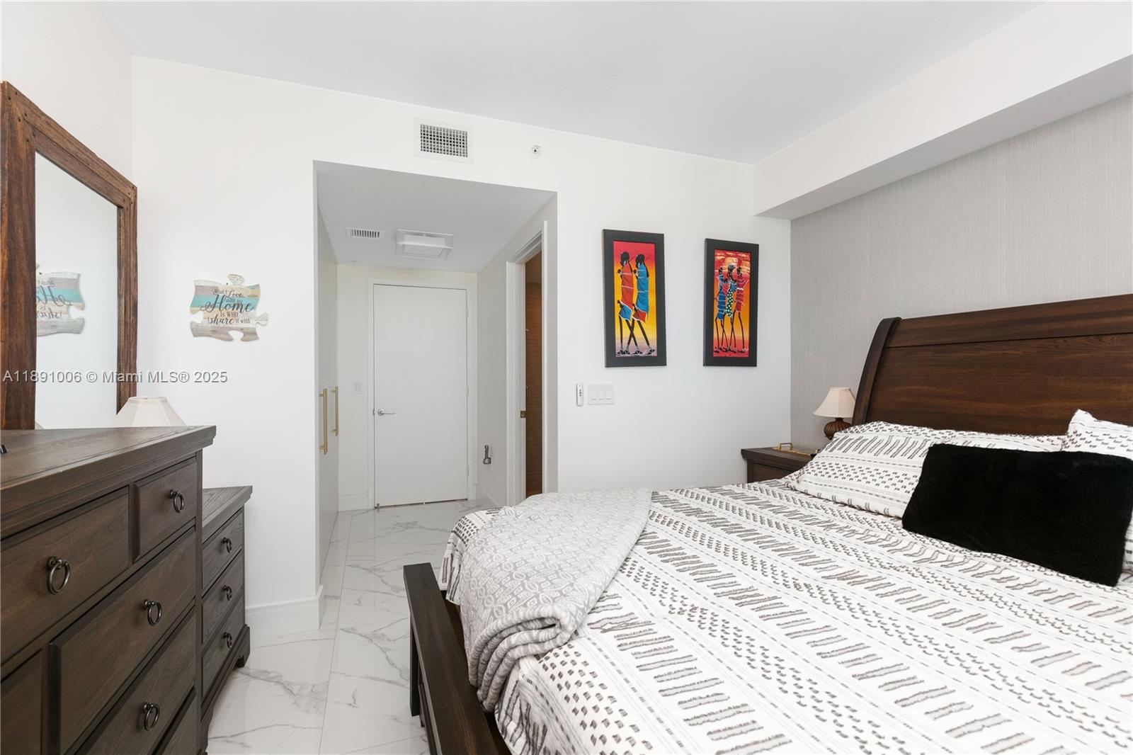 4-1607 3 / 4 1892 sq. ft. $ 2025-10-06 0 Photo