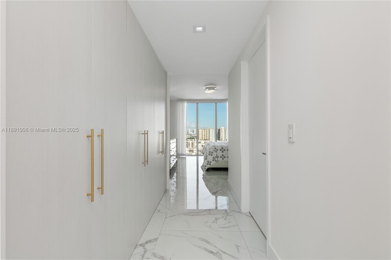 4-1607 3 / 4 1892 sq. ft. $ 2025-10-06 0 Photo