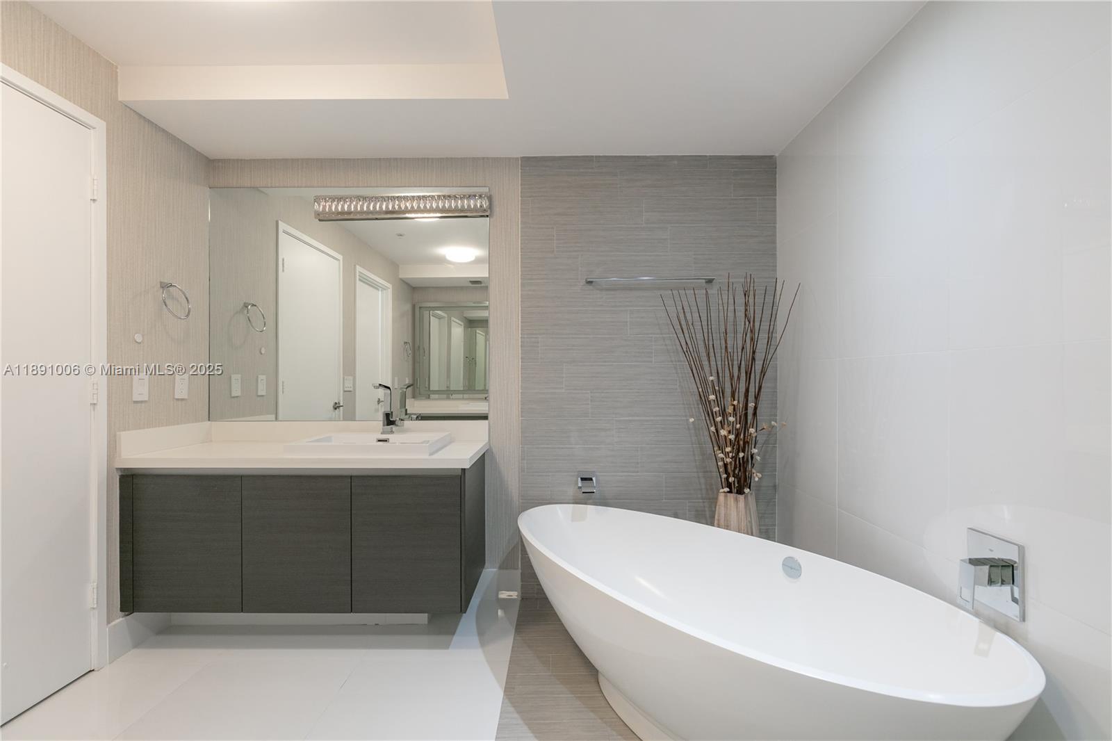 4-1607 3 / 4 1892 sq. ft. $ 2025-10-06 0 Photo