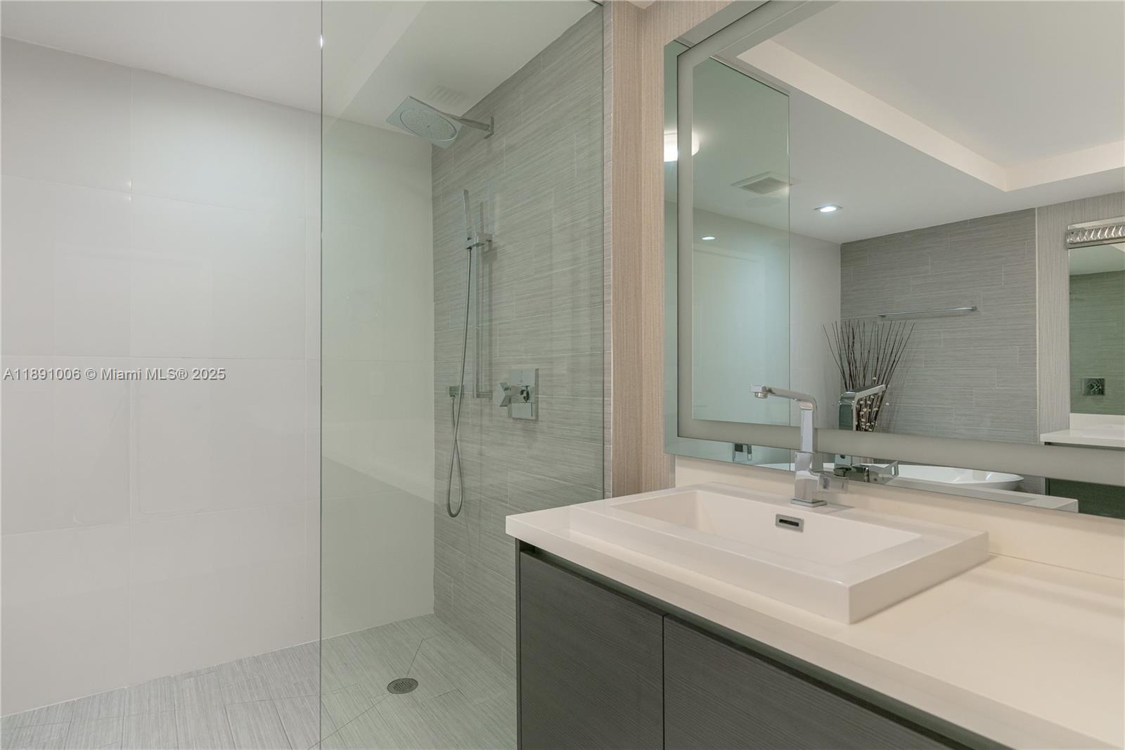 4-1607 3 / 4 1892 sq. ft. $ 2025-10-06 0 Photo