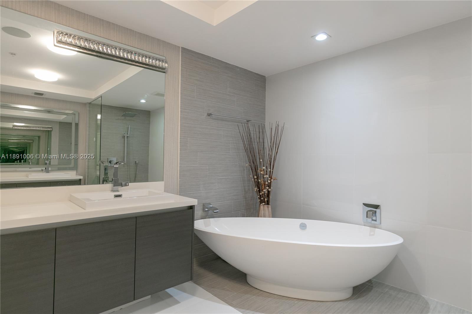 4-1607 3 / 4 1892 sq. ft. $ 2025-10-06 0 Photo