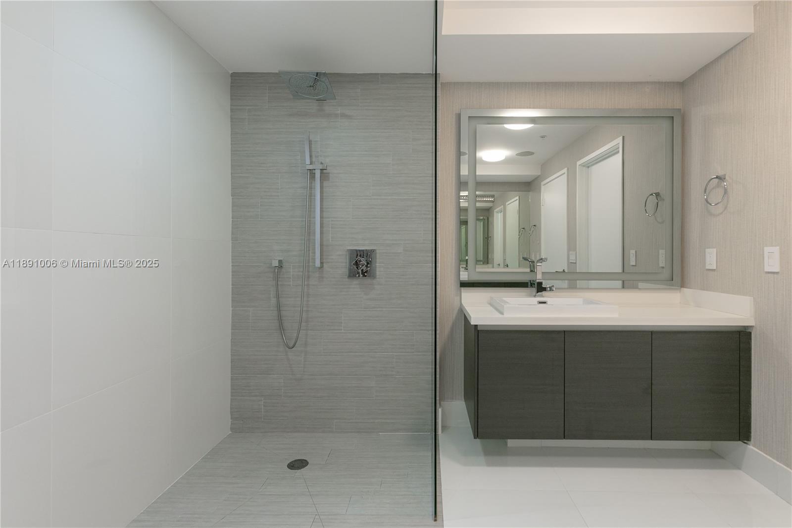 4-1607 3 / 4 1892 sq. ft. $ 2025-10-06 0 Photo