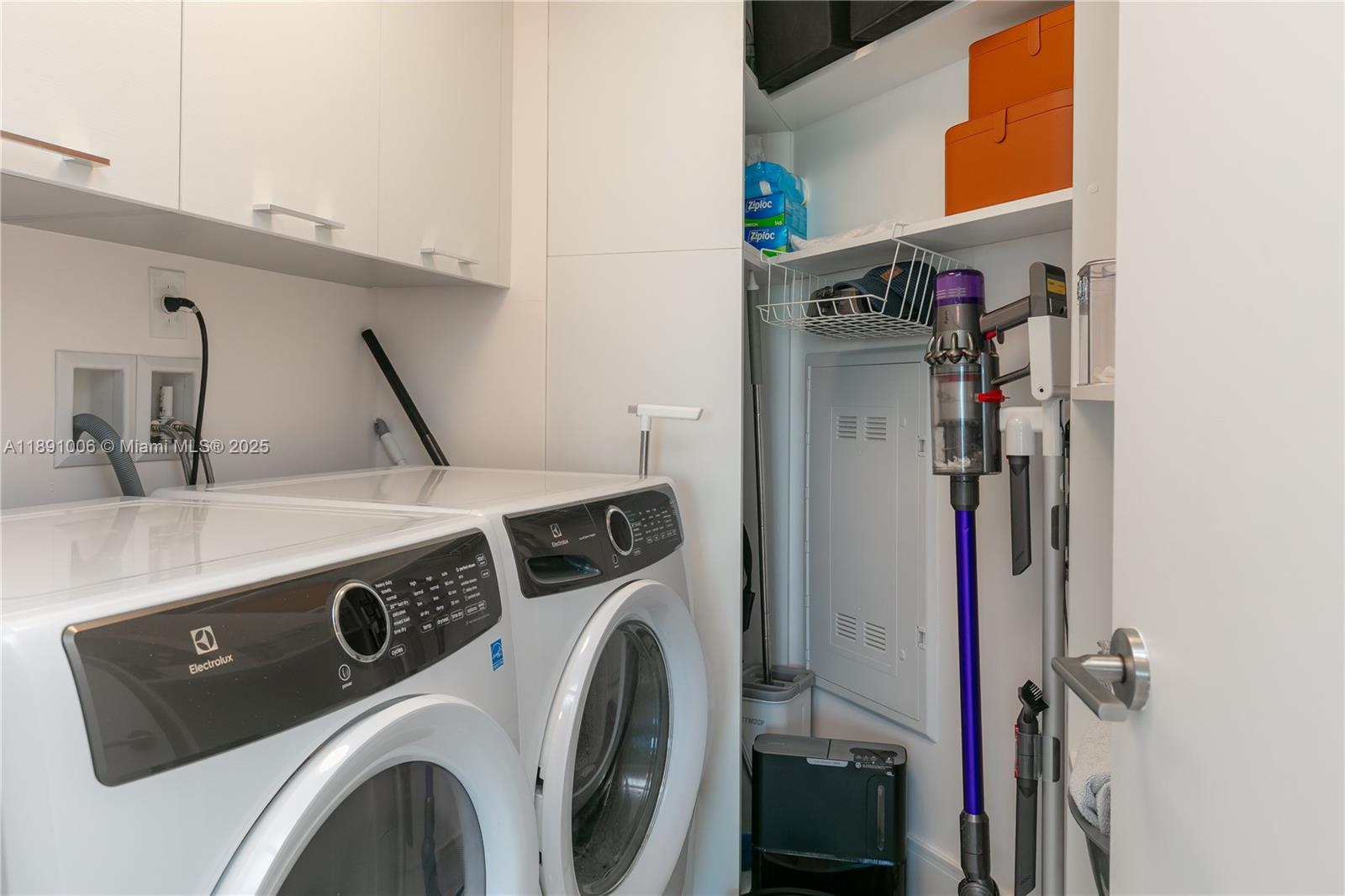 4-1607 3 / 4 1892 sq. ft. $ 2025-10-06 0 Photo