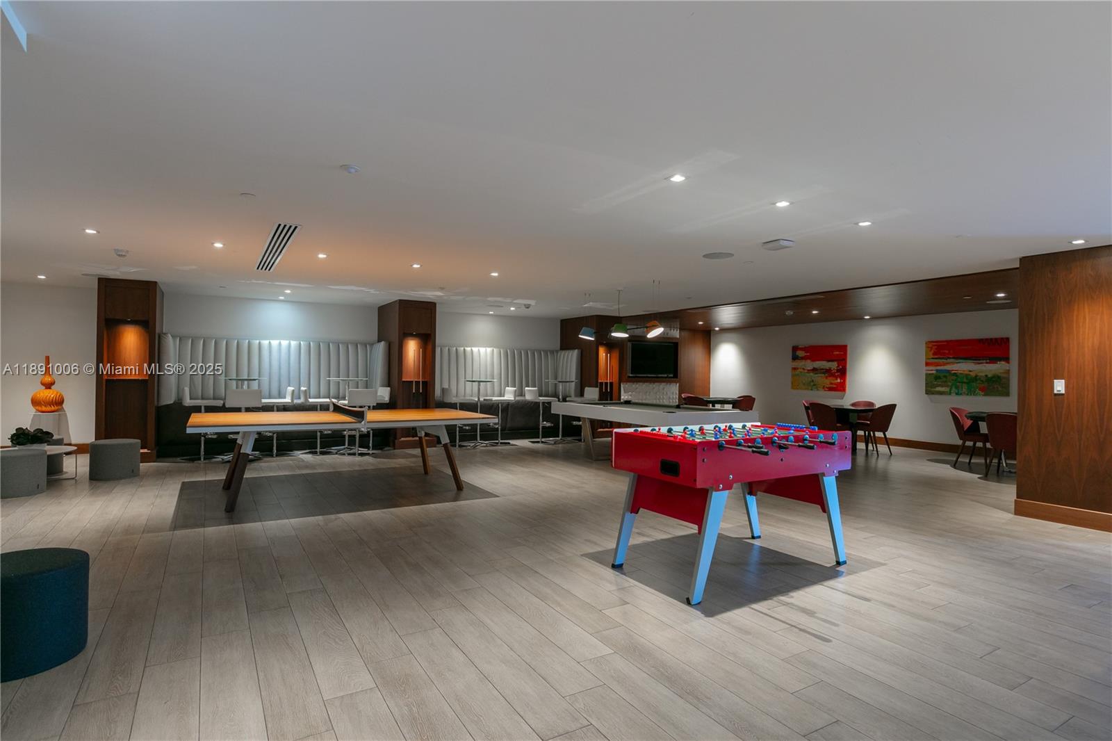 4-1607 3 / 4 1892 sq. ft. $ 2025-10-06 0 Photo