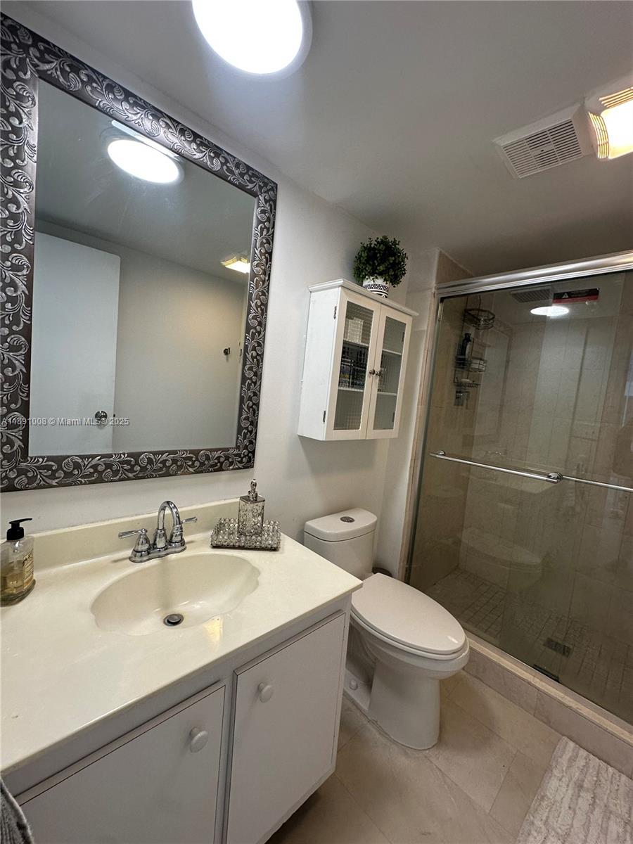 Photo of 3675 Country Club Dr  #1809, Aventura, Florida, 33180 - 
