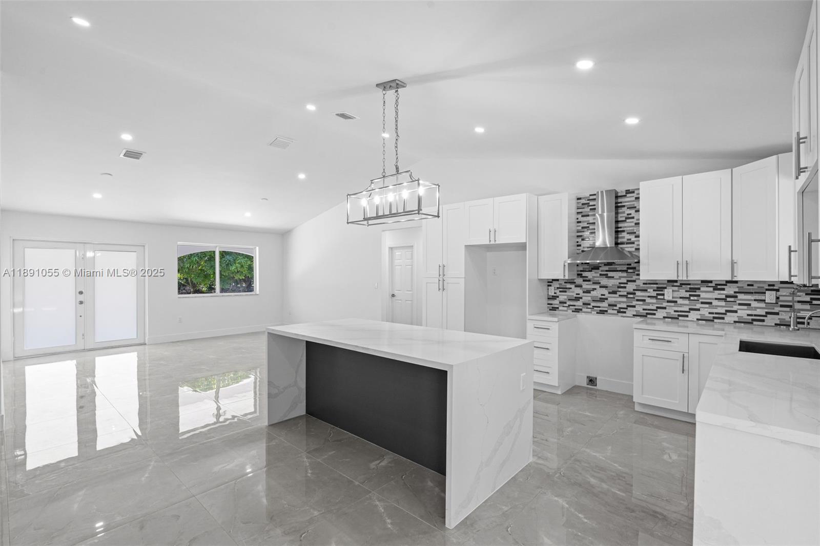 See details   /   sq. ft. $ 2025-10-06 0 Photo