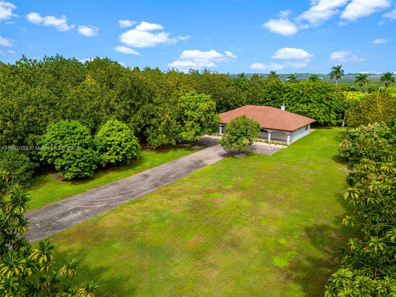 See details   /   sq. ft. $ 2025-10-06 0 Photo