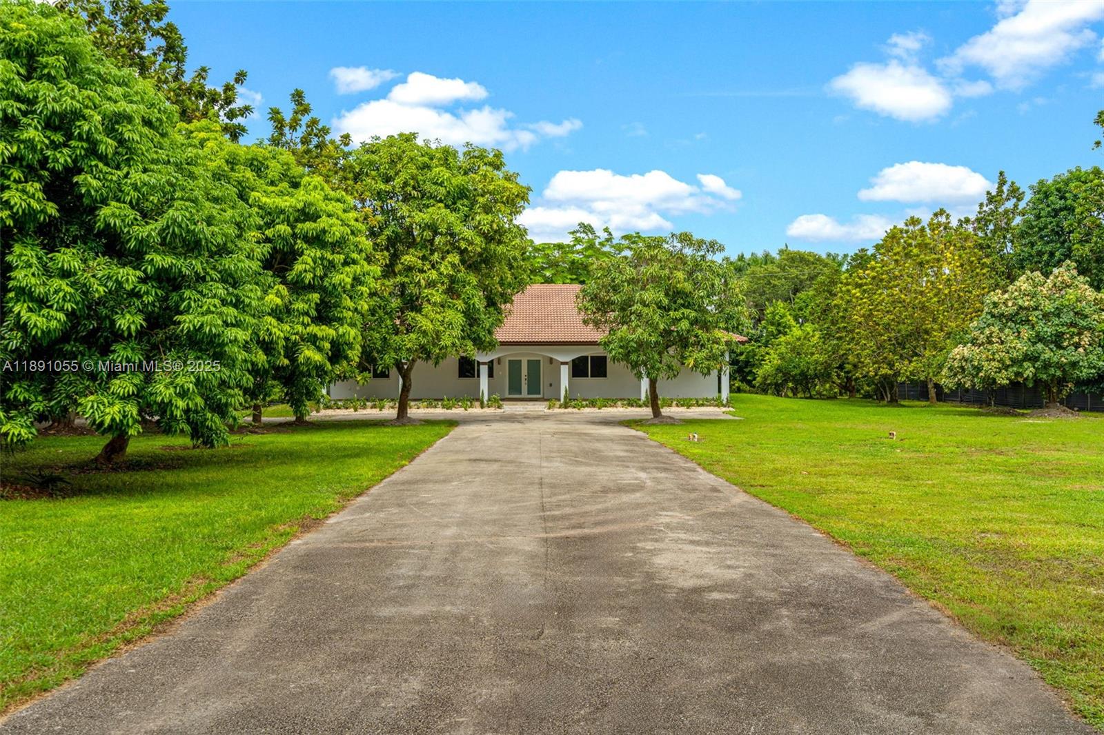 See details   /   sq. ft. $ 2025-10-06 0 Photo