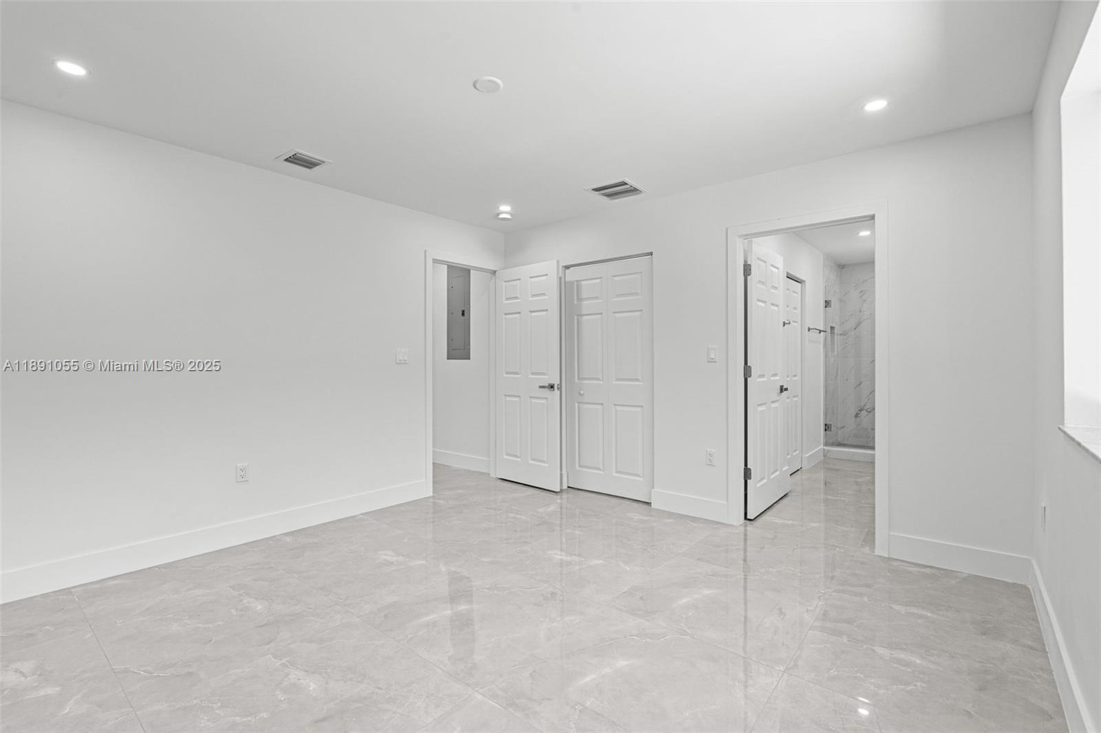 See details   /   sq. ft. $ 2025-10-06 0 Photo