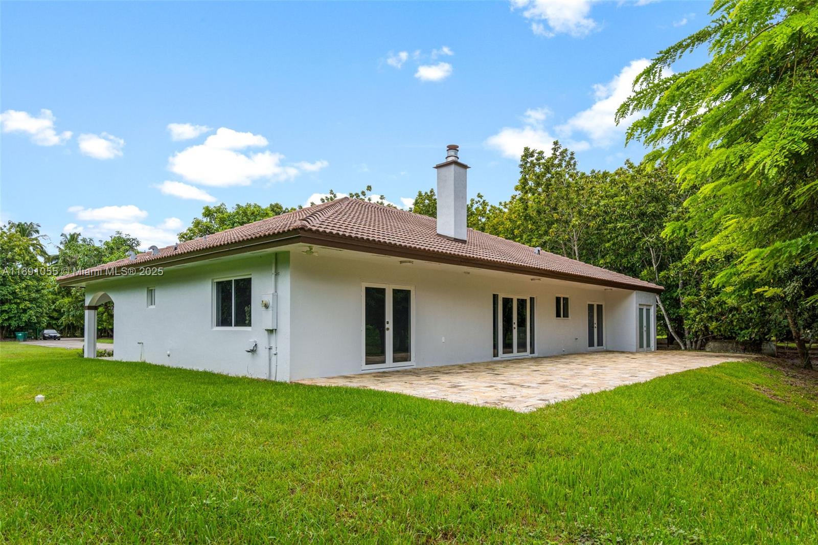 See details   /   sq. ft. $ 2025-10-06 0 Photo