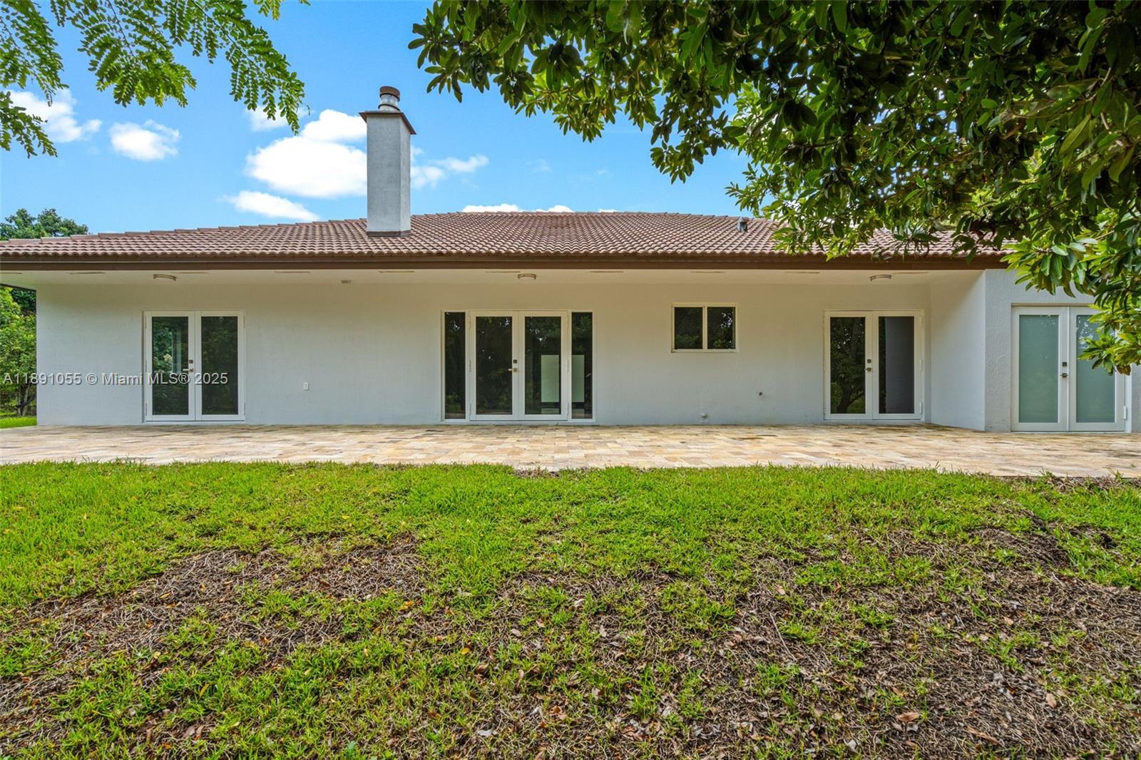 See details   /   sq. ft. $ 2025-10-06 0 Photo