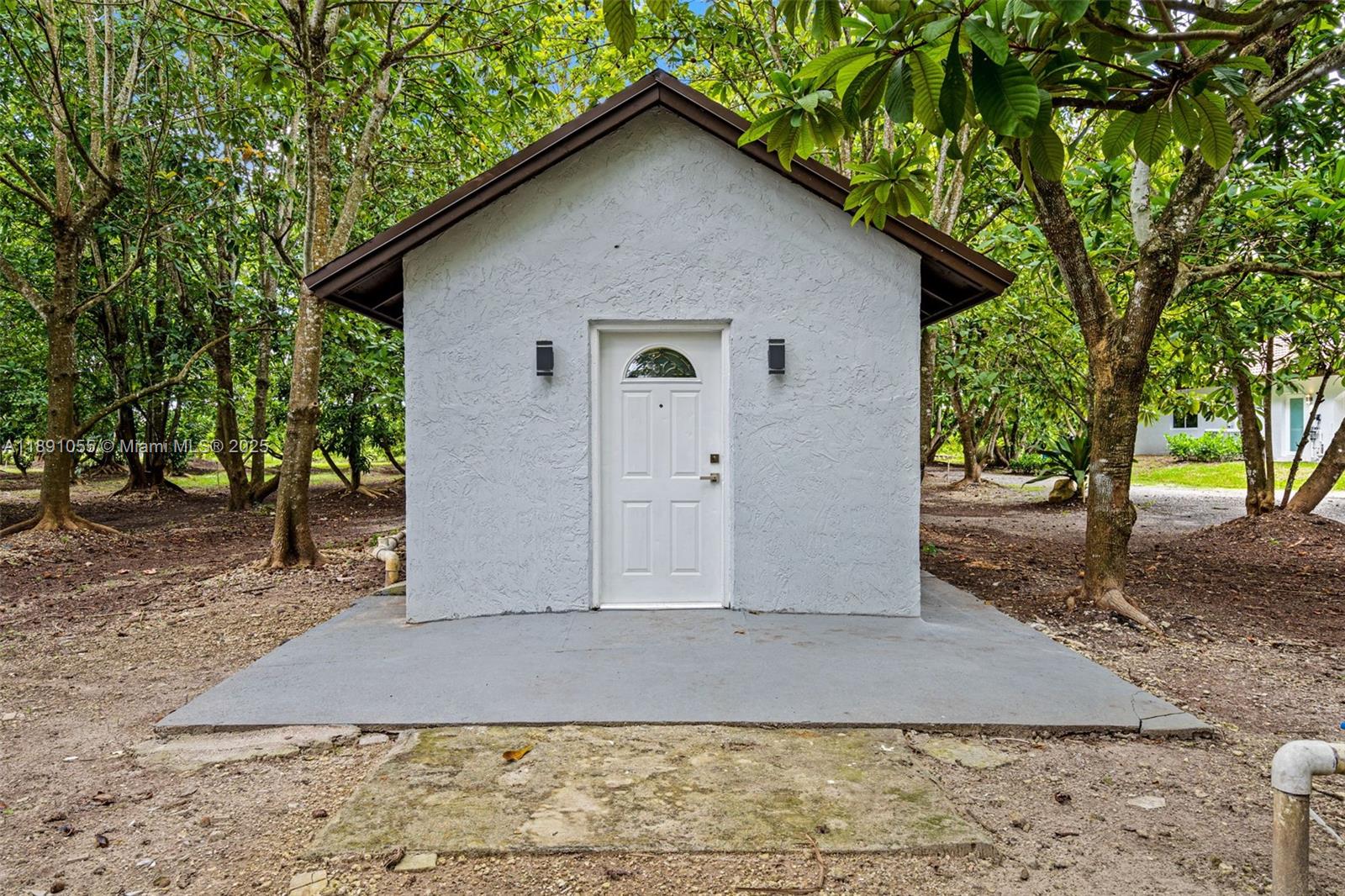 See details   /   sq. ft. $ 2025-10-06 0 Photo