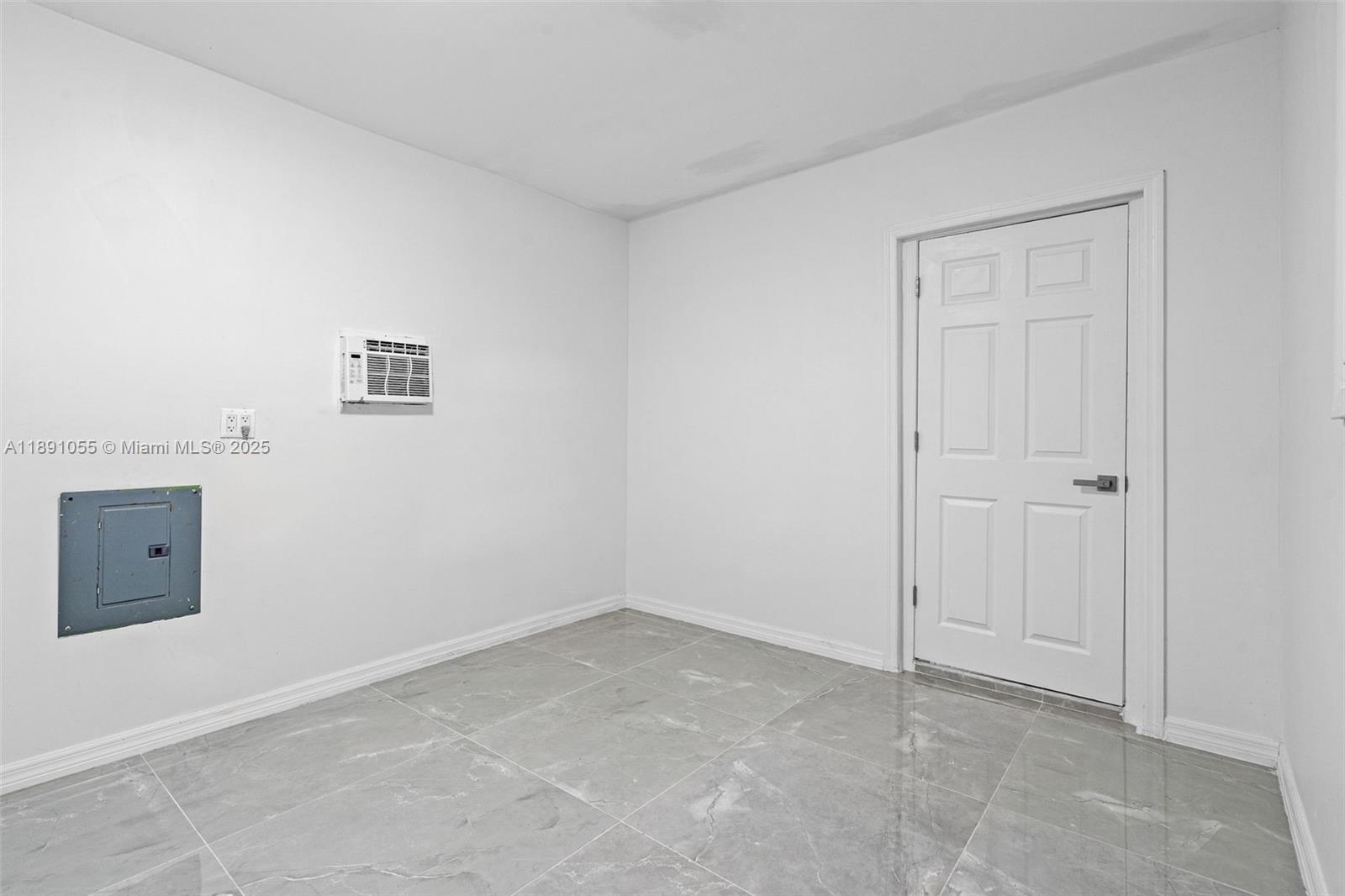 See details   /   sq. ft. $ 2025-10-06 0 Photo