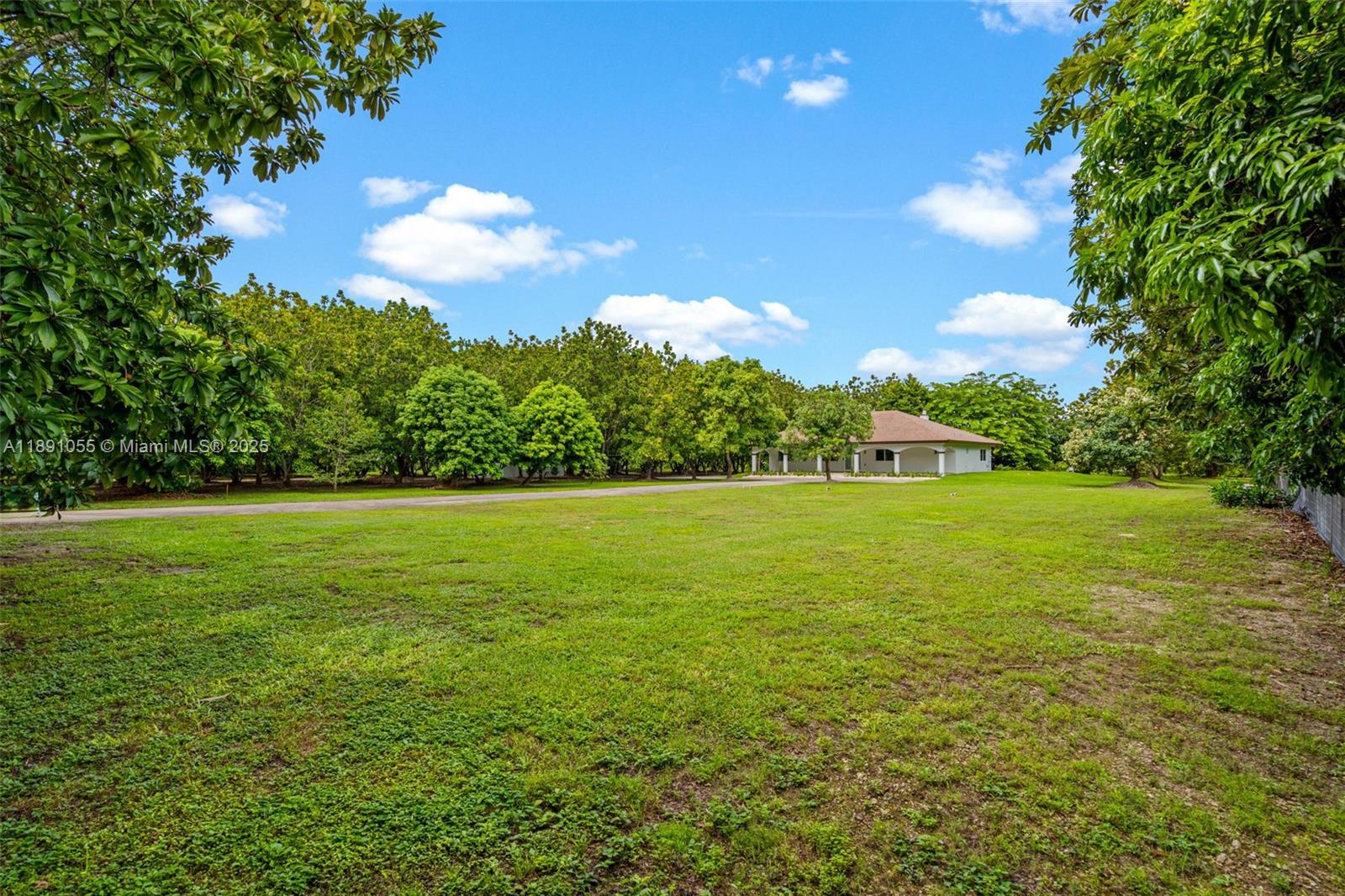 See details   /   sq. ft. $ 2025-10-06 0 Photo