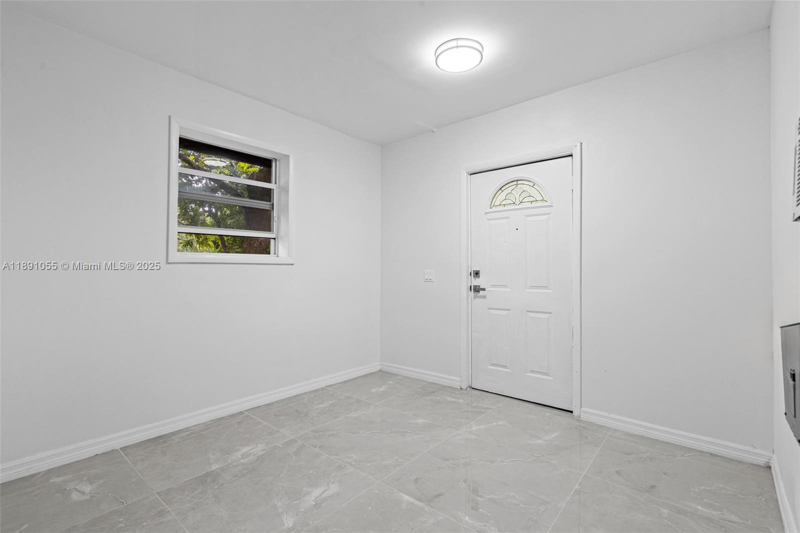 See details   /   sq. ft. $ 2025-10-06 0 Photo