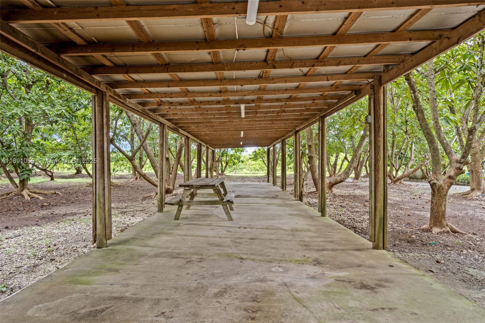 See details   /   sq. ft. $ 2025-10-06 0 Photo