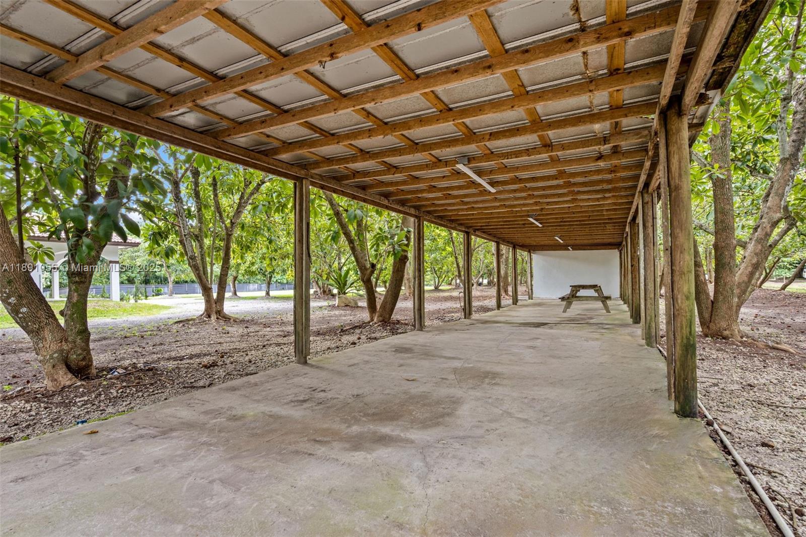 See details   /   sq. ft. $ 2025-10-06 0 Photo