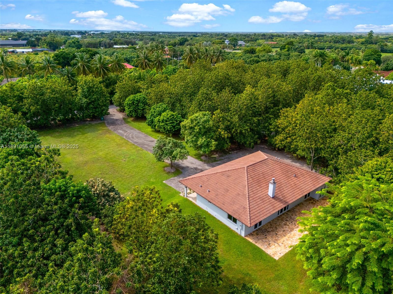 See details   /   sq. ft. $ 2025-10-06 0 Photo