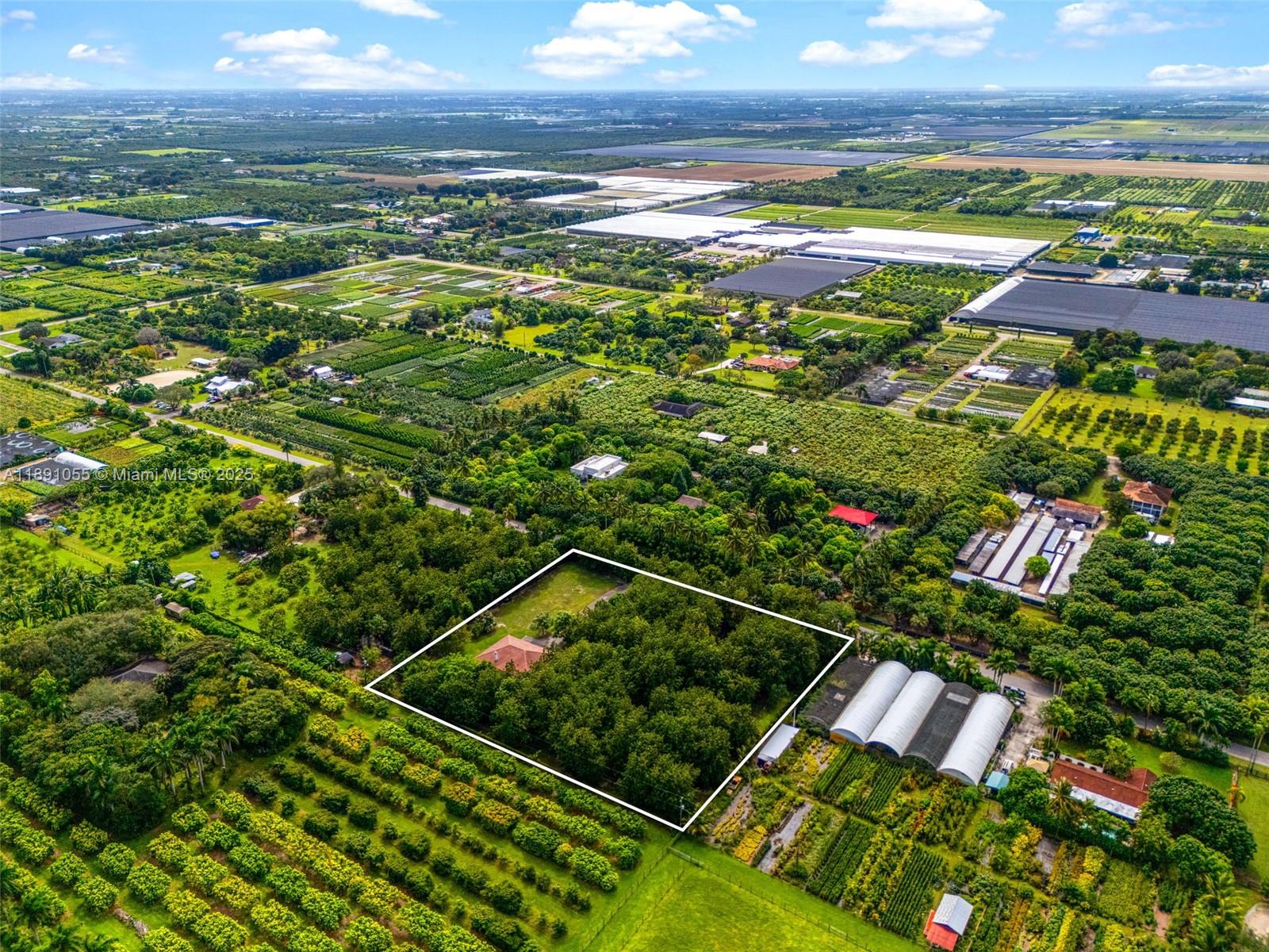 See details   /   sq. ft. $ 2025-10-06 0 Photo