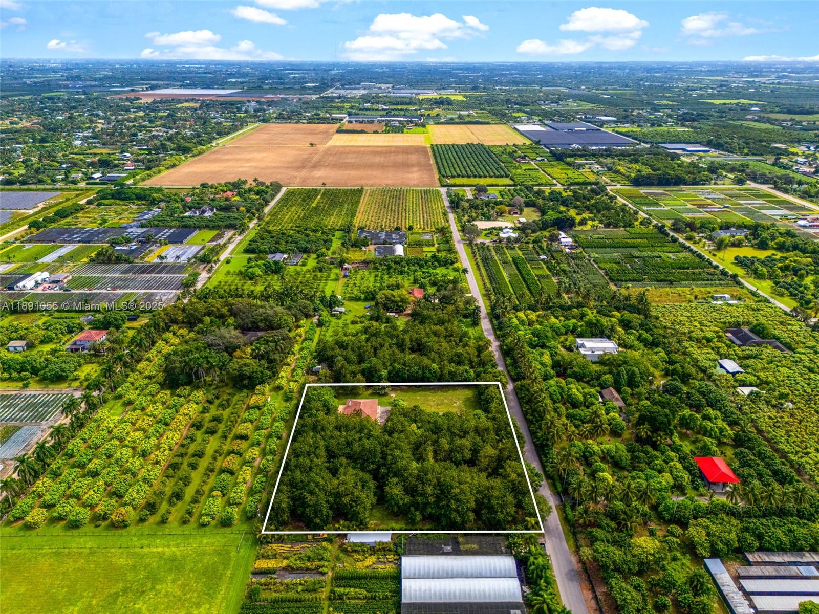 See details   /   sq. ft. $ 2025-10-06 0 Photo