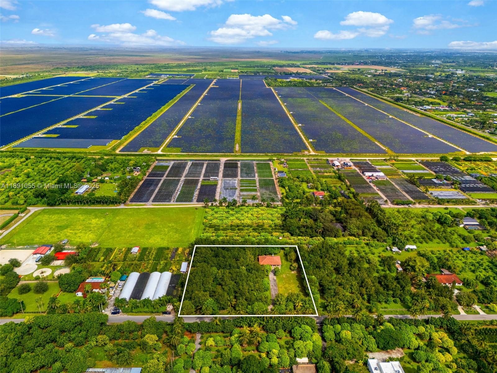   /   кв.футов $ 2025-10-06 0 Фото