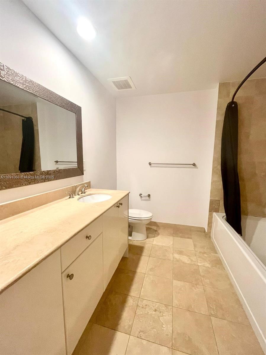 Photo of 1745 HALLANDALE BEACH BLVD  #2404W, Hallandale Beach, Florida, 33009 - LARGE MASTER BATHROOM