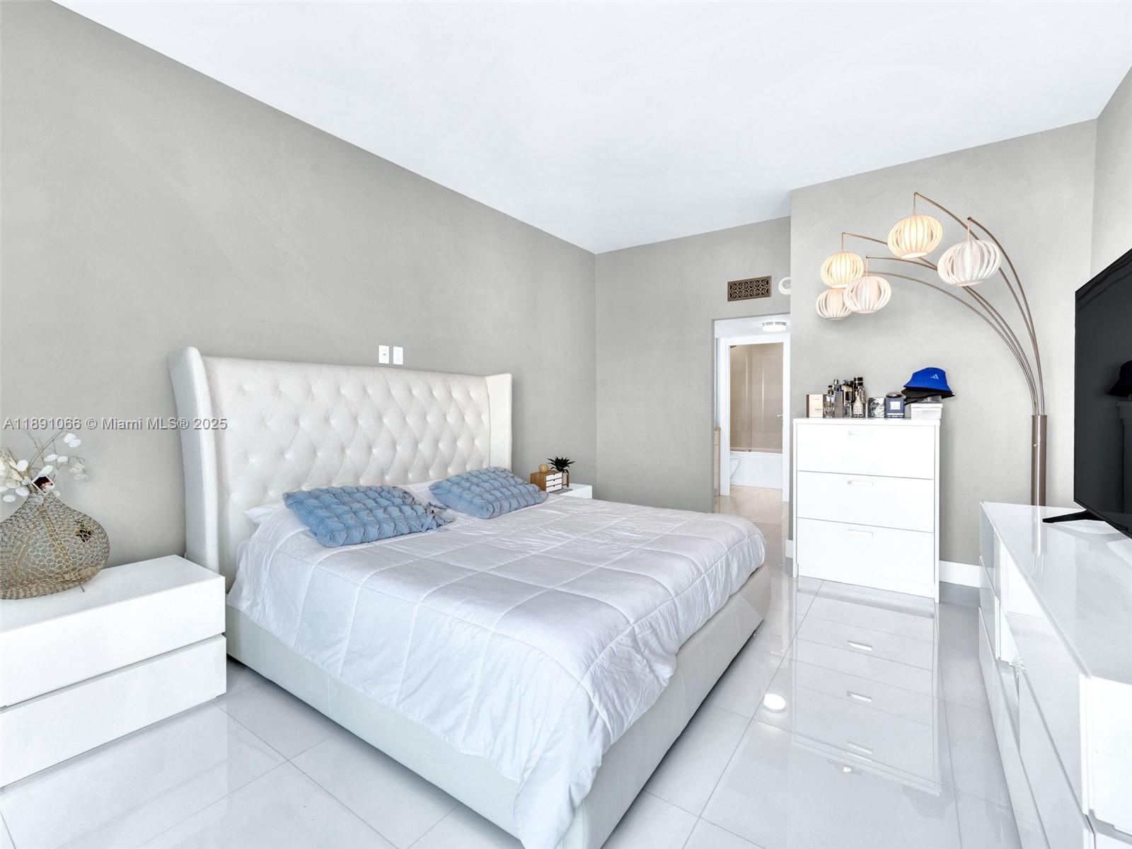 PH01 2 / 2 1357 sq. ft. $ 2025-10-06 0 Photo