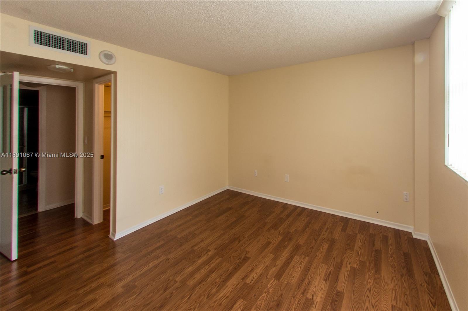 Photo of 1833 Ocean Dr  #906, Hallandale Beach, Florida, 33009 - 