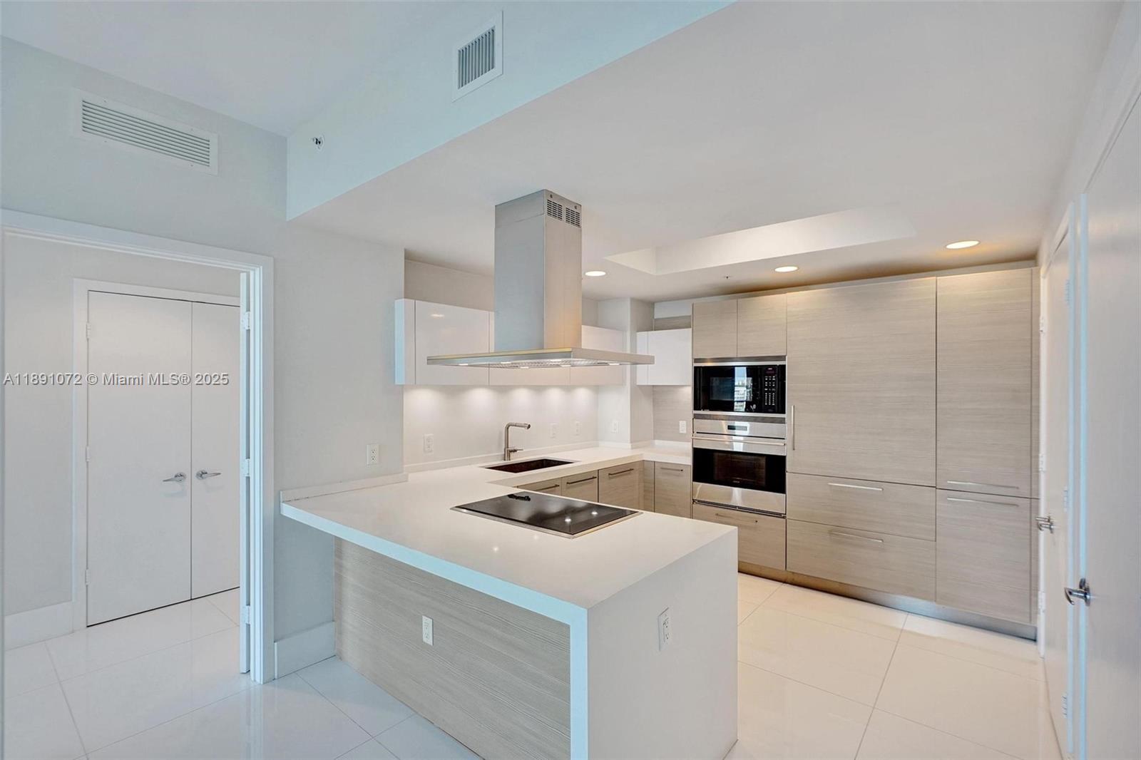Photo of 17301 Biscayne Blvd  #708, North Miami Beach, Florida, 33160 -