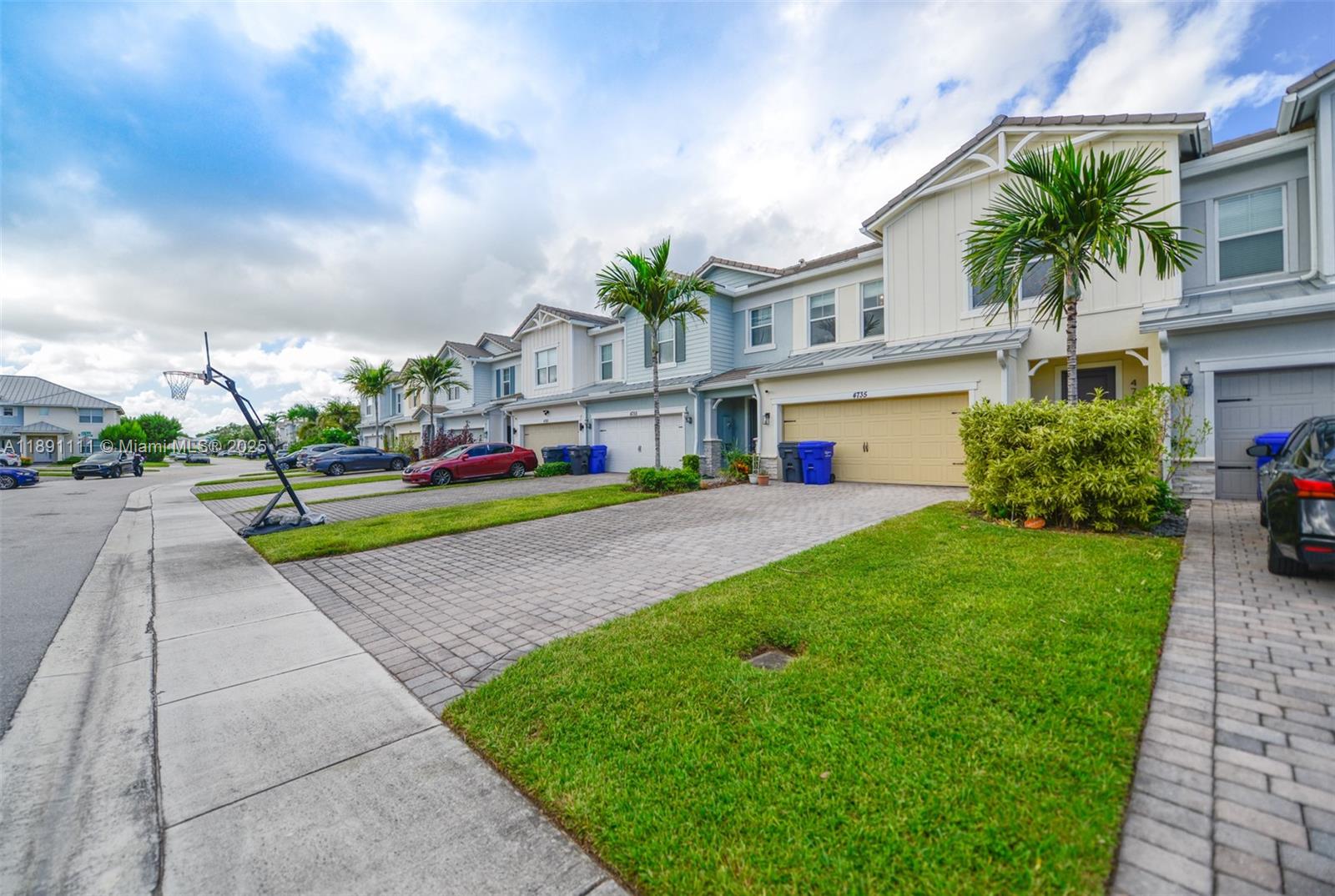 4735 3 / 3 1769 sq. ft. $ 2025-10-06 0 foto