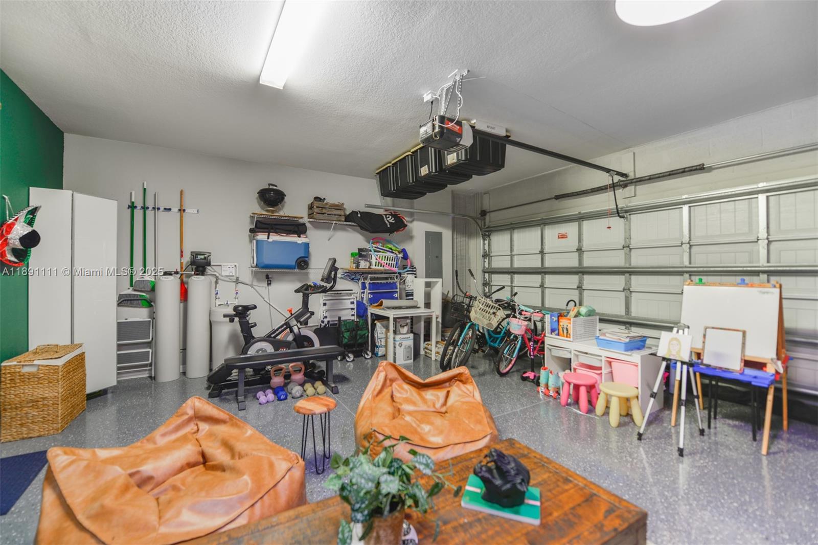 4735 3 / 3 1769 sq. ft. $ 2025-10-06 0 foto