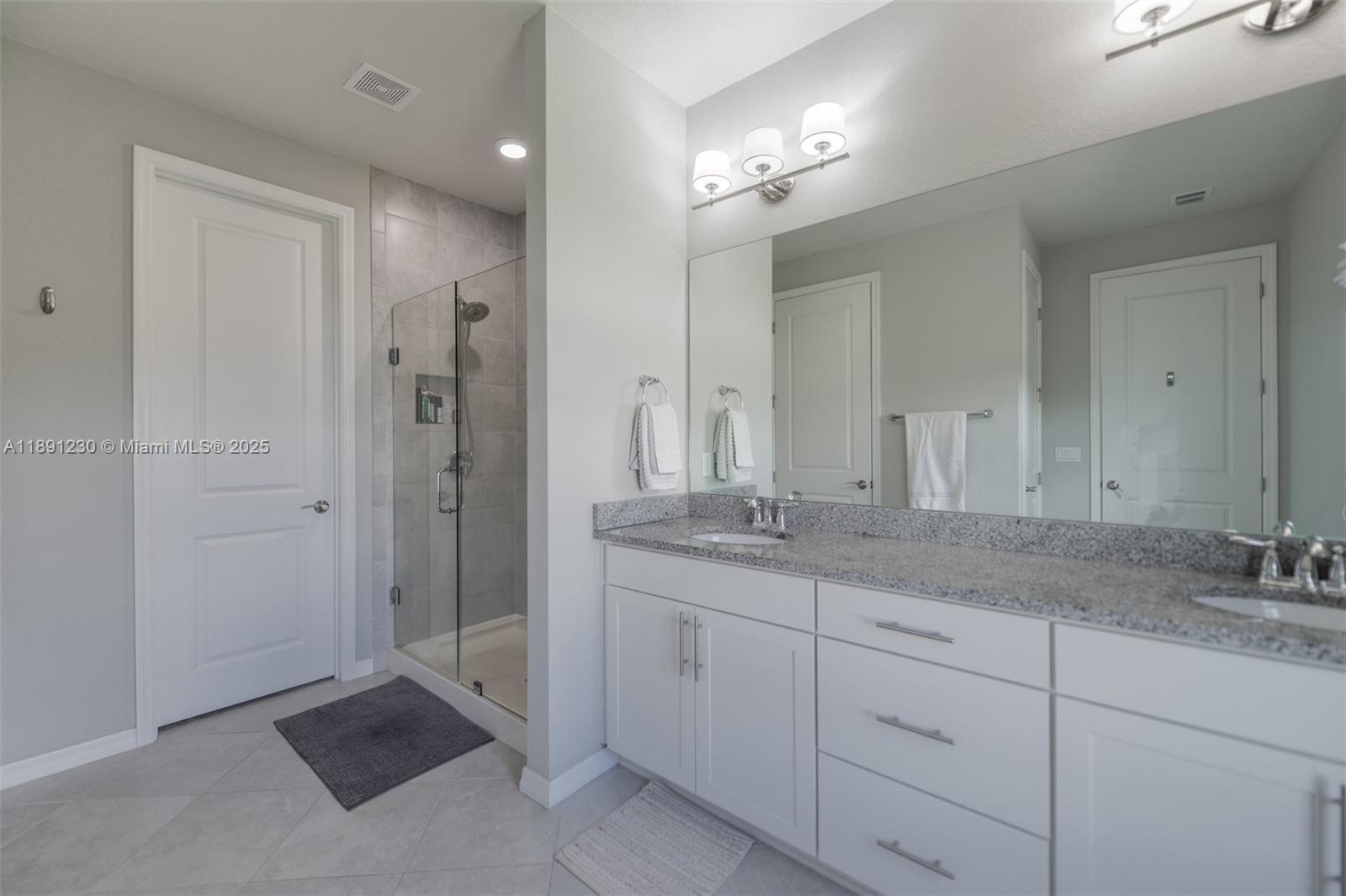 4735 3 / 3 1769 sq. ft. $ 2025-10-06 0 Photo