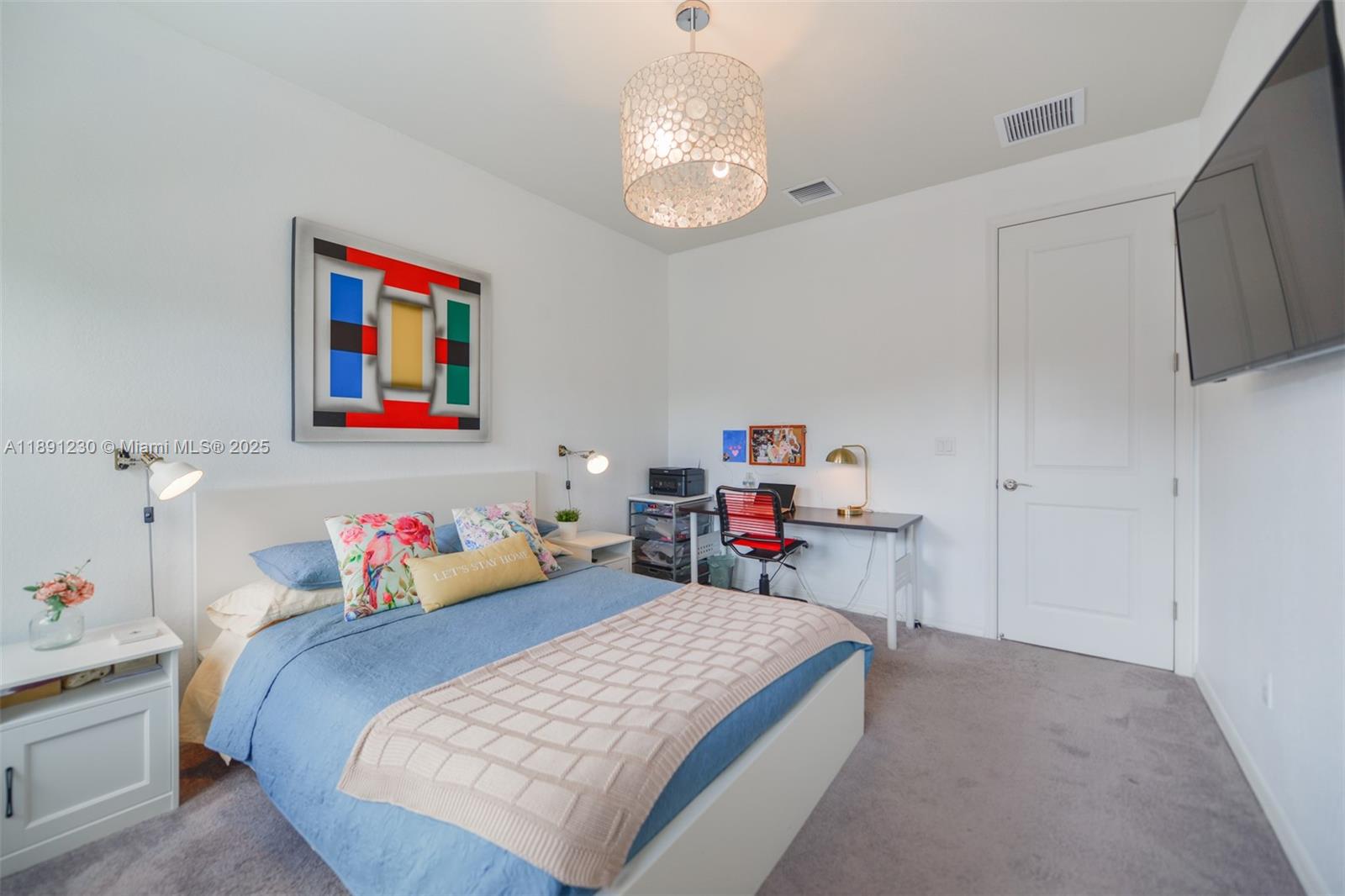 4735 3 / 3 1769 sq. ft. $ 2025-10-06 0 Photo