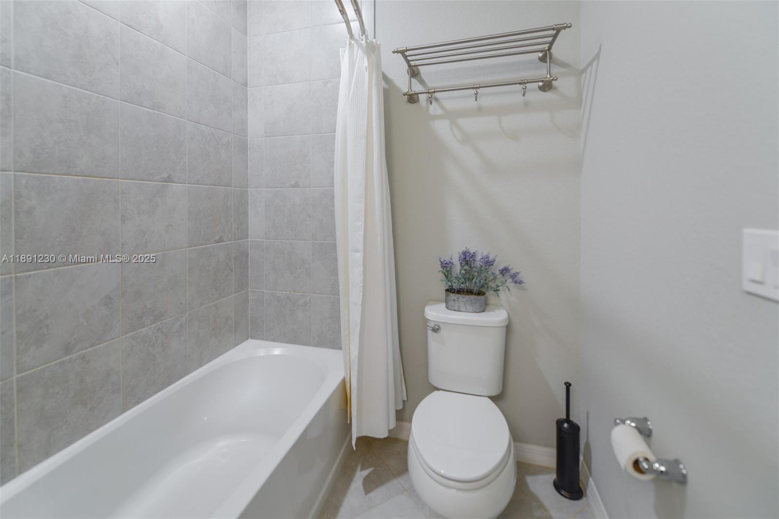 4735 3 / 3 1769 sq. ft. $ 2025-10-06 0 Photo