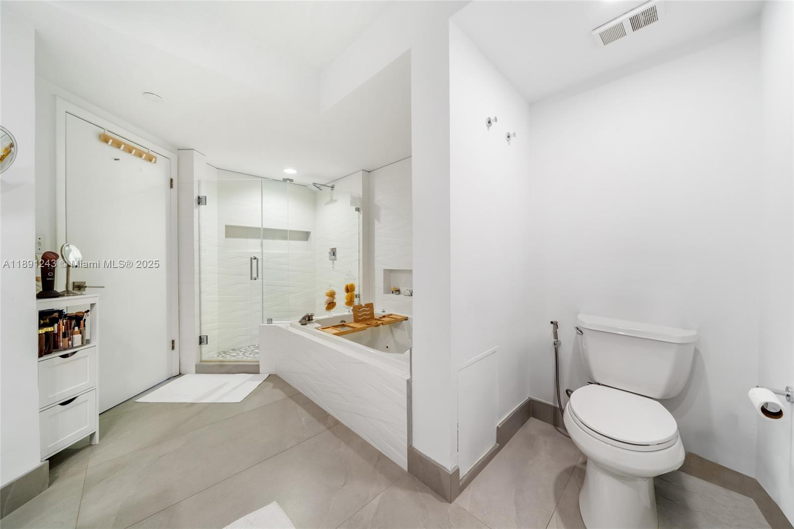 Photo of 20185 Country Club Dr  #1402, Aventura, Florida, 33180 - 