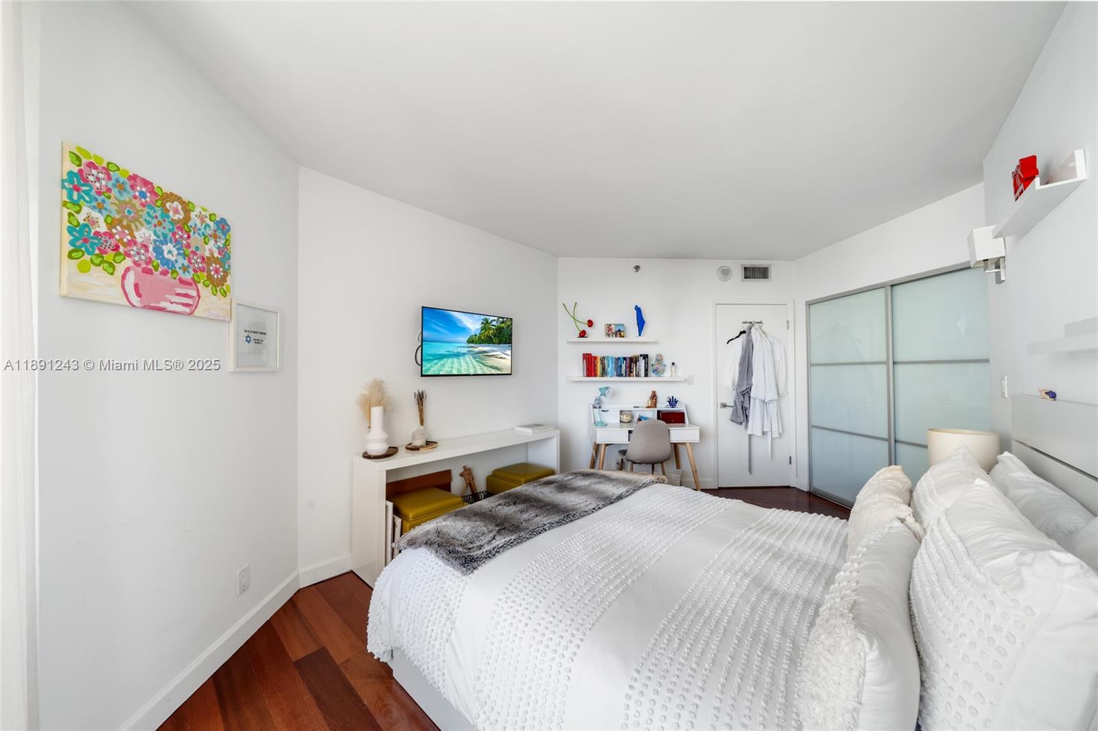 Photo of 20185 Country Club Dr  #1402, Aventura, Florida, 33180 - 