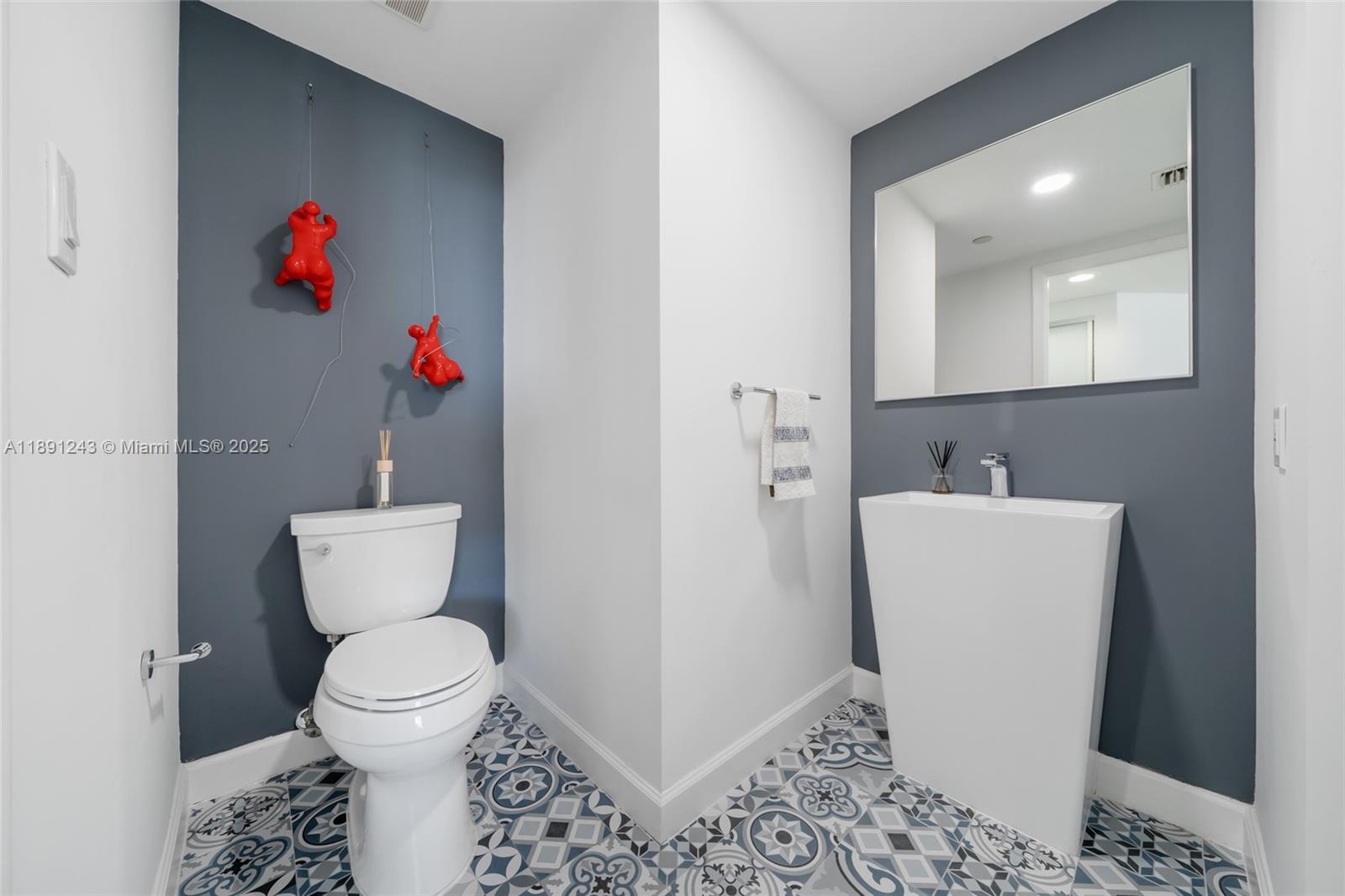 Photo of 20185 Country Club Dr  #1402, Aventura, Florida, 33180 - 