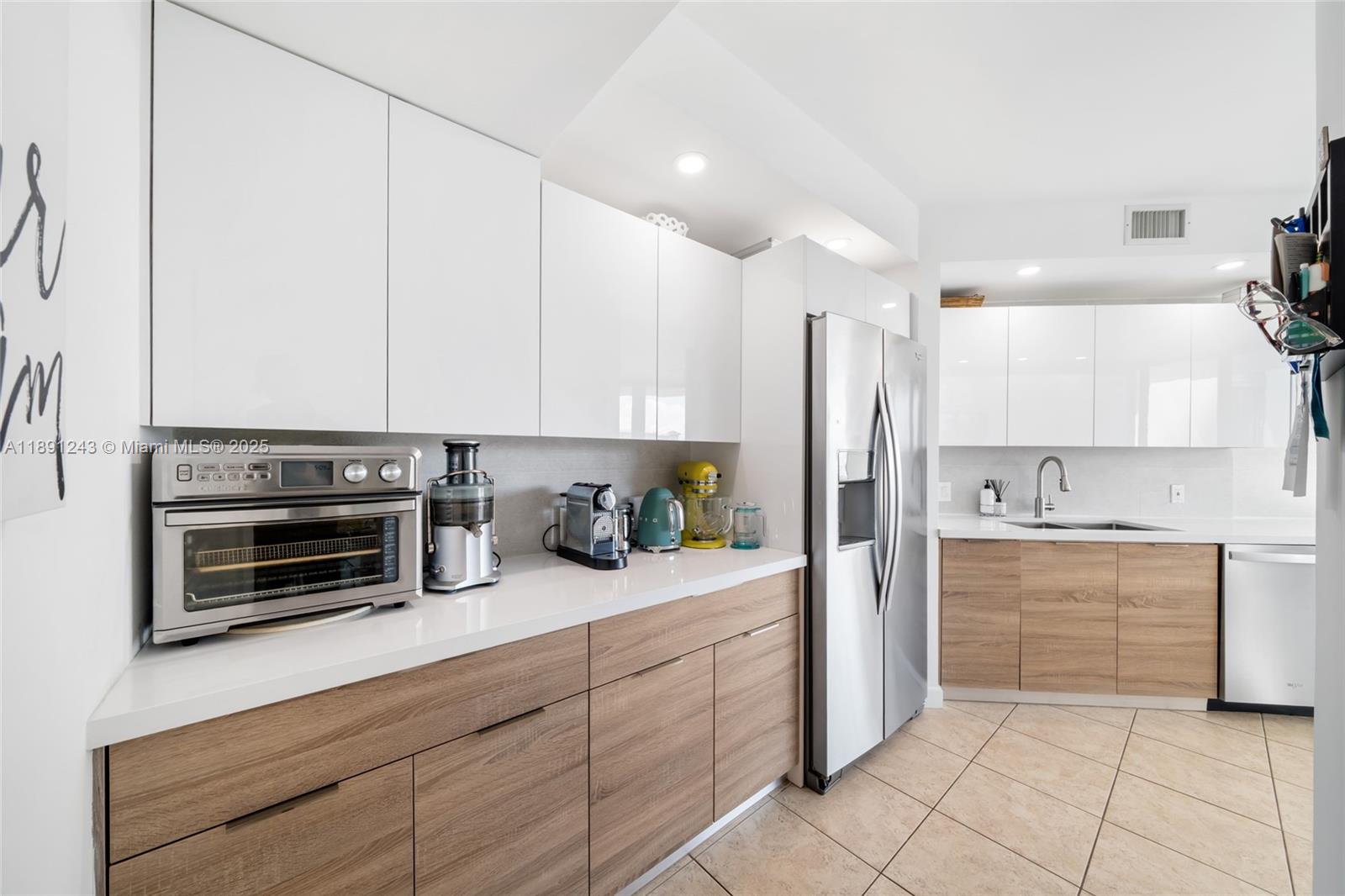 Photo of 20185 Country Club Dr  #1402, Aventura, Florida, 33180 - 