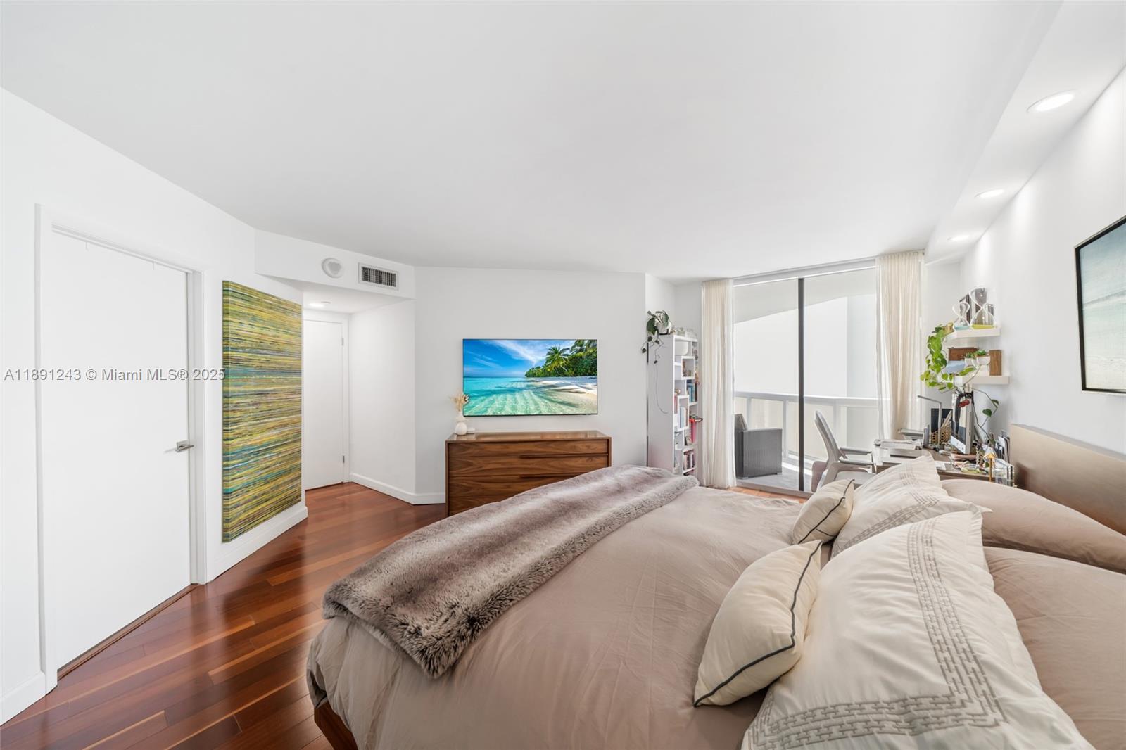 Photo of 20185 Country Club Dr  #1402, Aventura, Florida, 33180 - 