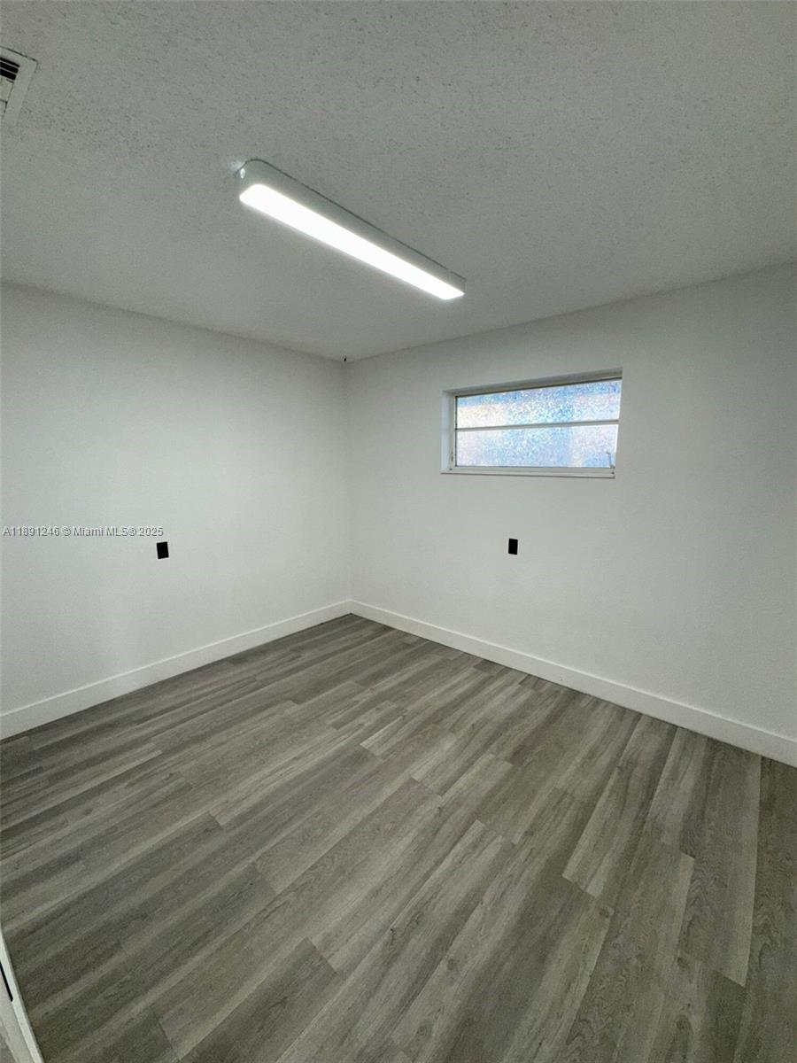   /   sq. ft. $ 2025-10-06 0 Photo