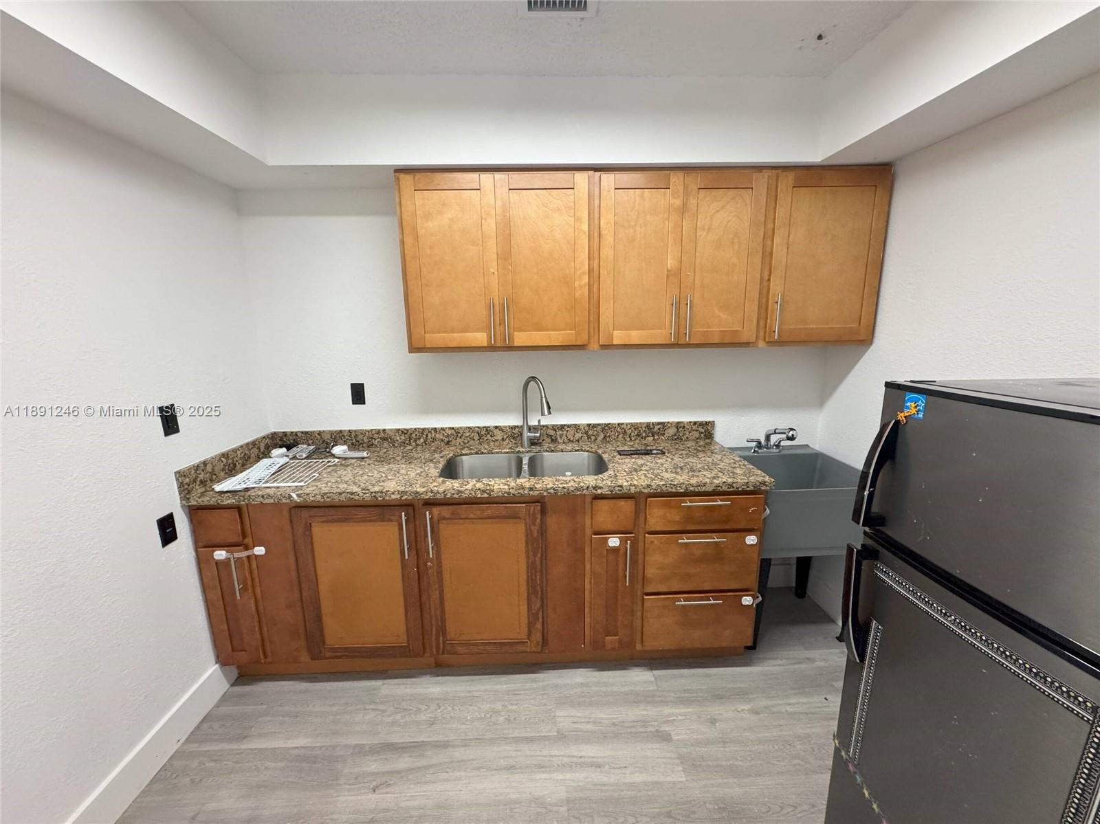   /   sq. ft. $ 2025-10-06 0 Photo