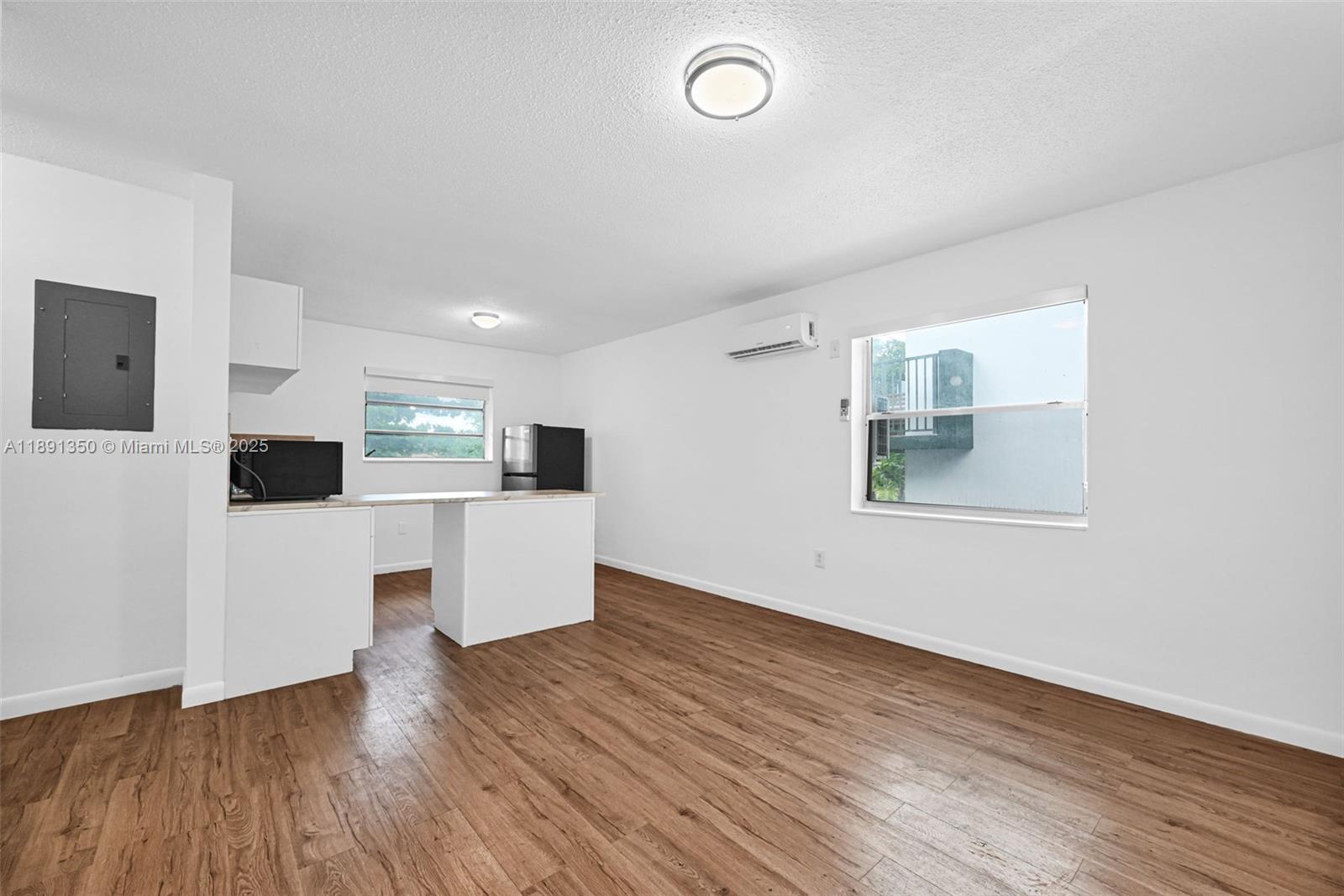   /   sq. ft. $ 2025-10-06 0 Photo