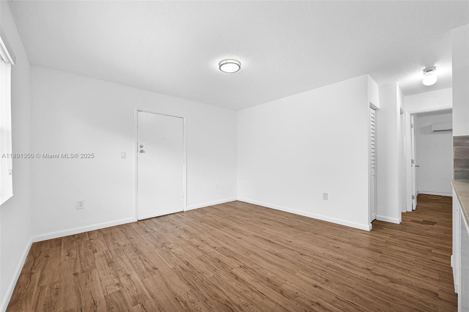   /   sq. ft. $ 2025-10-06 0 Photo