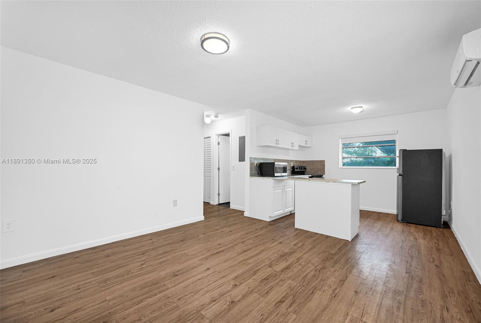   /   sq. ft. $ 2025-10-06 0 Photo