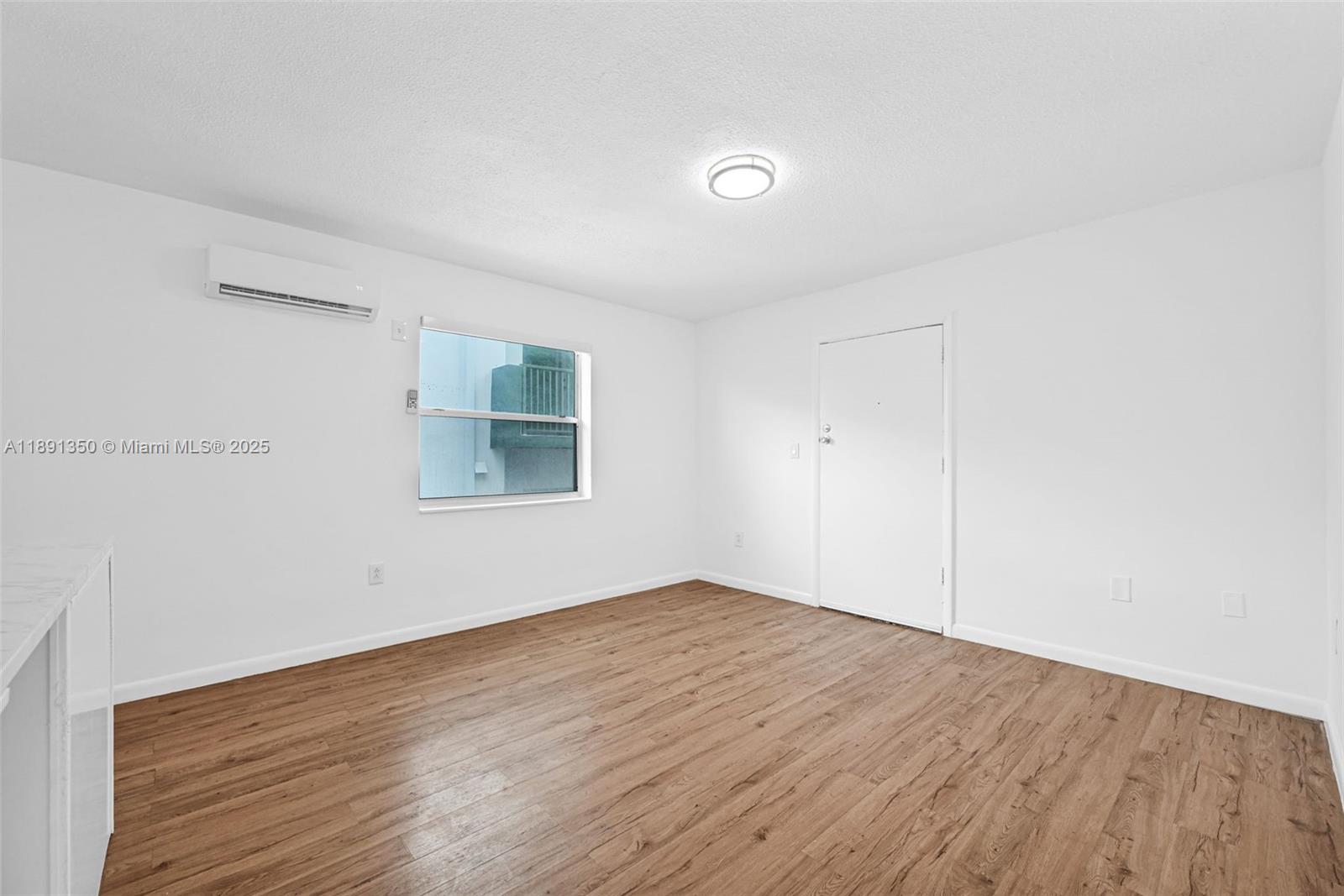   /   sq. ft. $ 2025-10-06 0 Photo