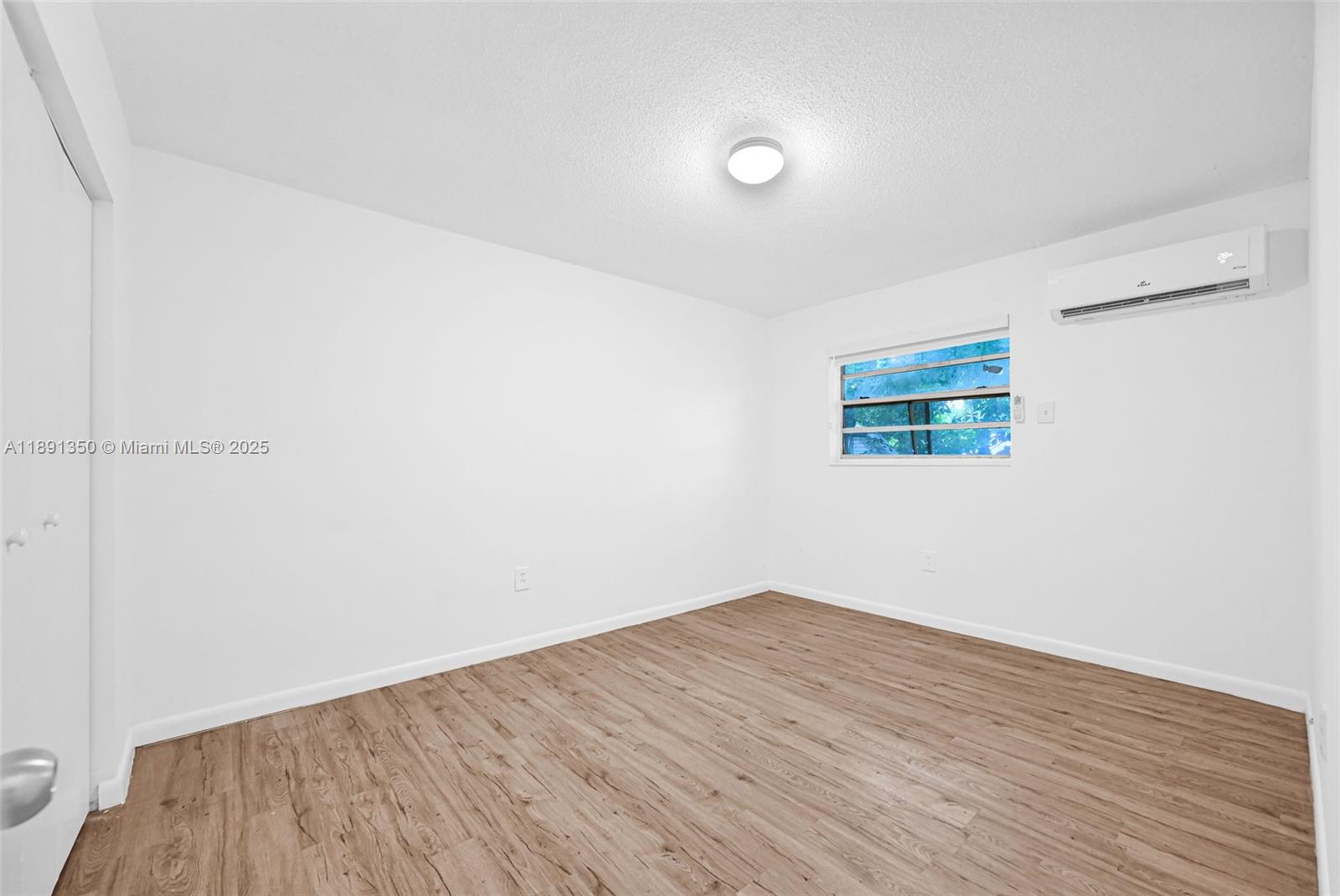   /   sq. ft. $ 2025-10-06 0 Photo