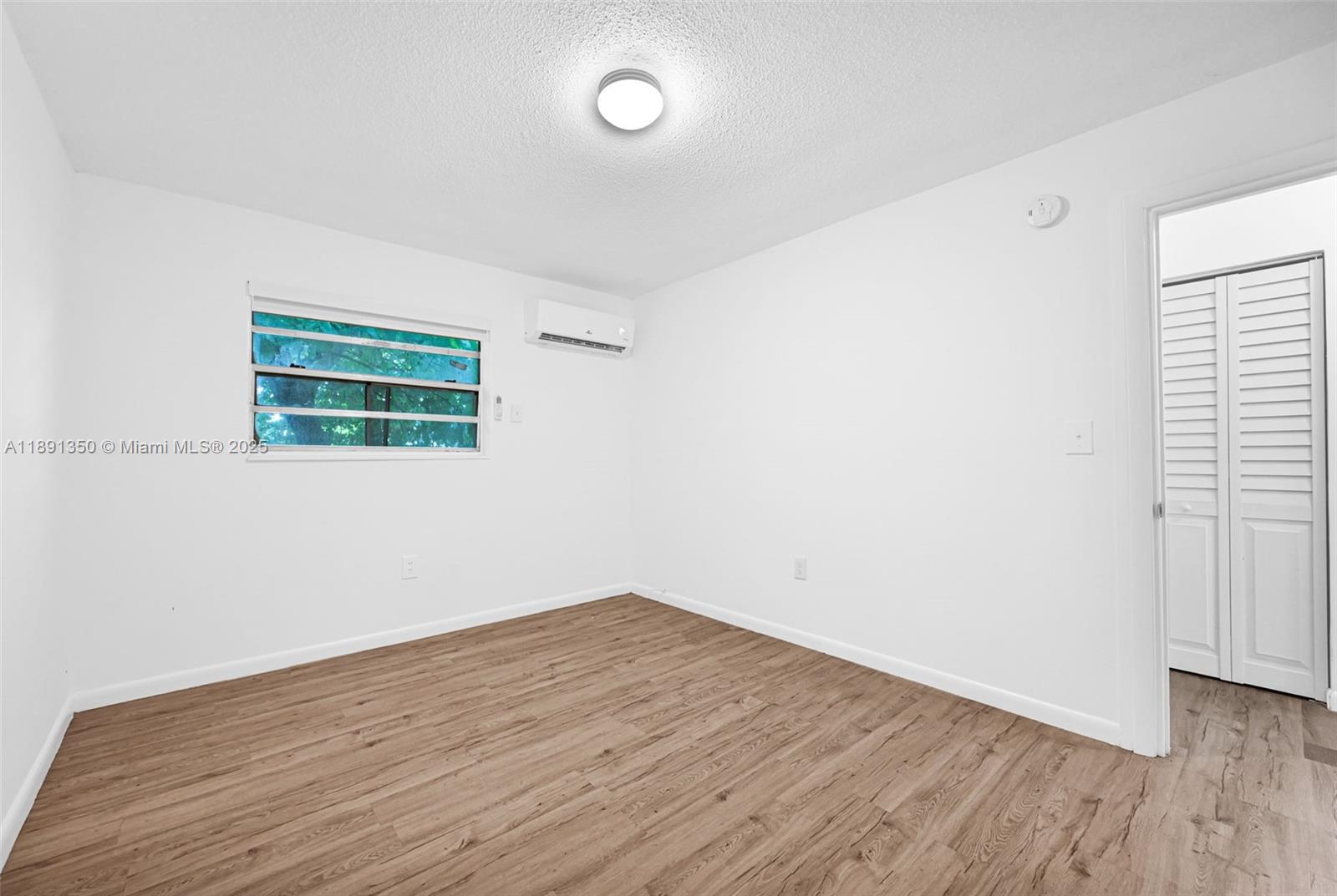   /   sq. ft. $ 2025-10-06 0 Photo