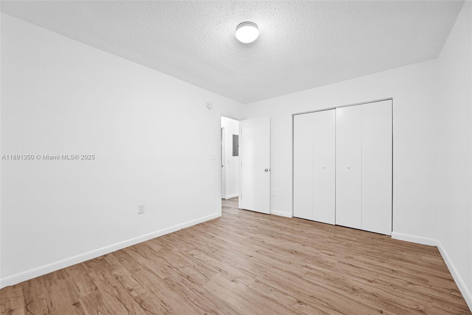   /   sq. ft. $ 2025-10-06 0 Photo