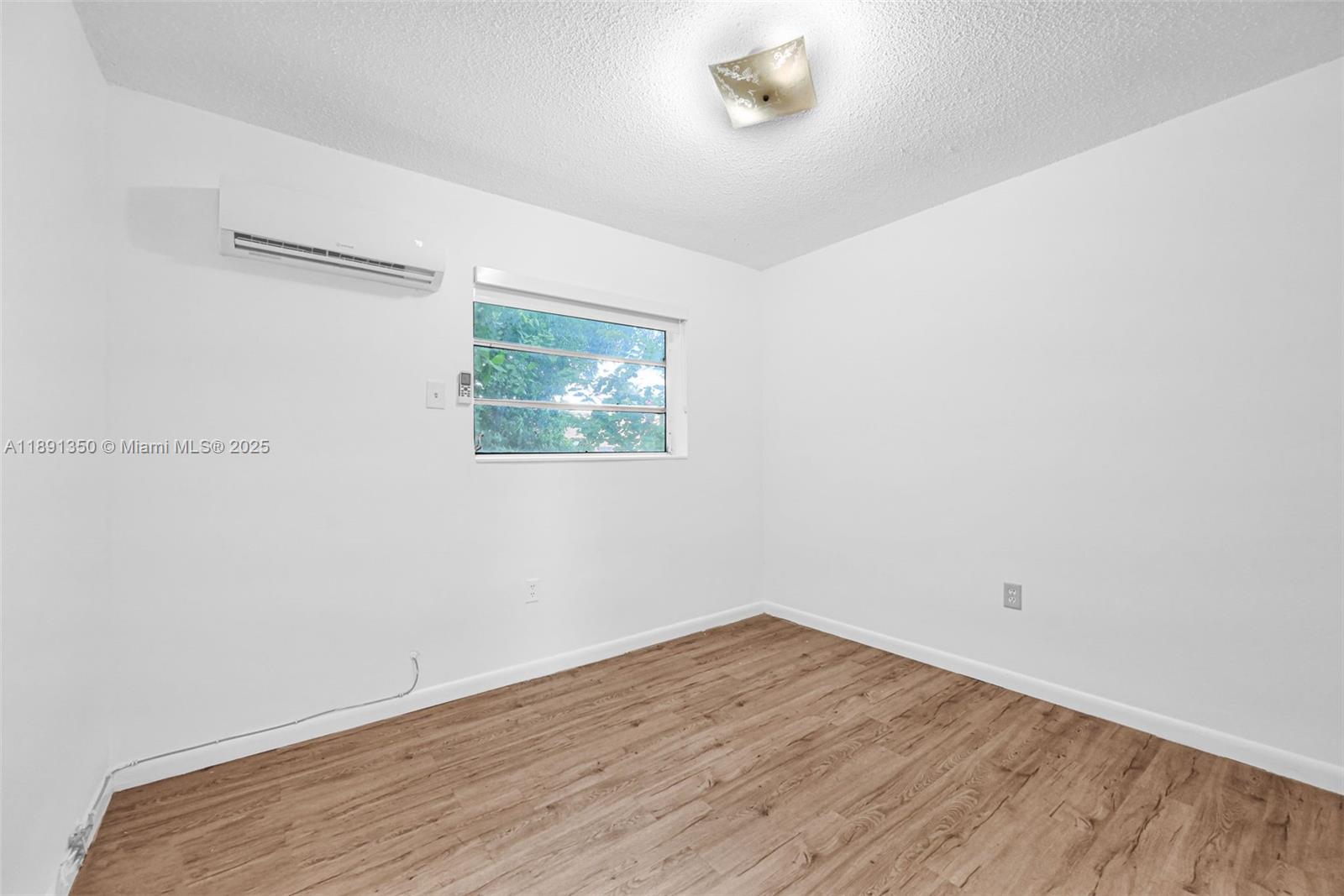   /   sq. ft. $ 2025-10-06 0 Photo
